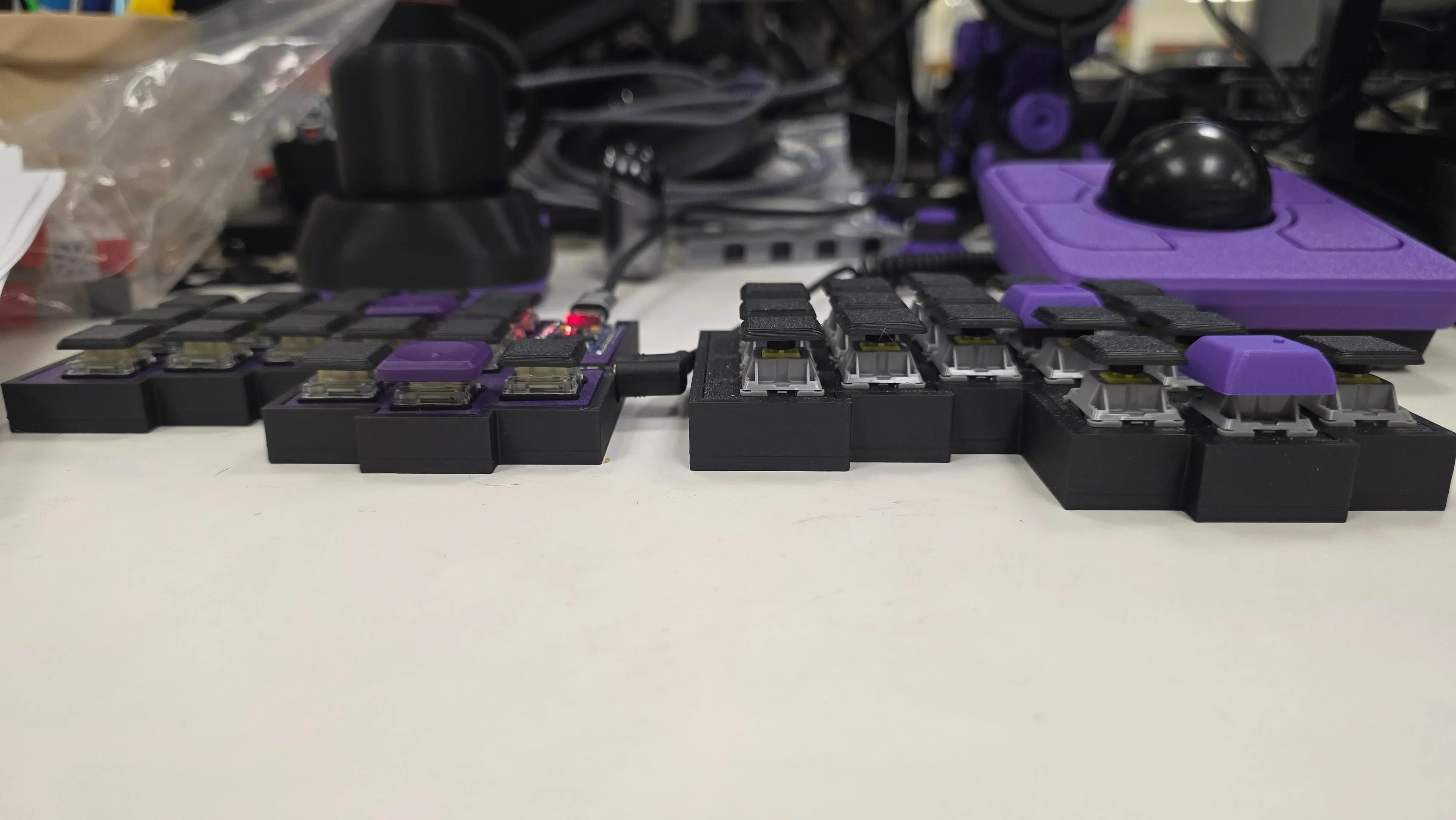 ロープロファイルスイッチによる薄型化の様子