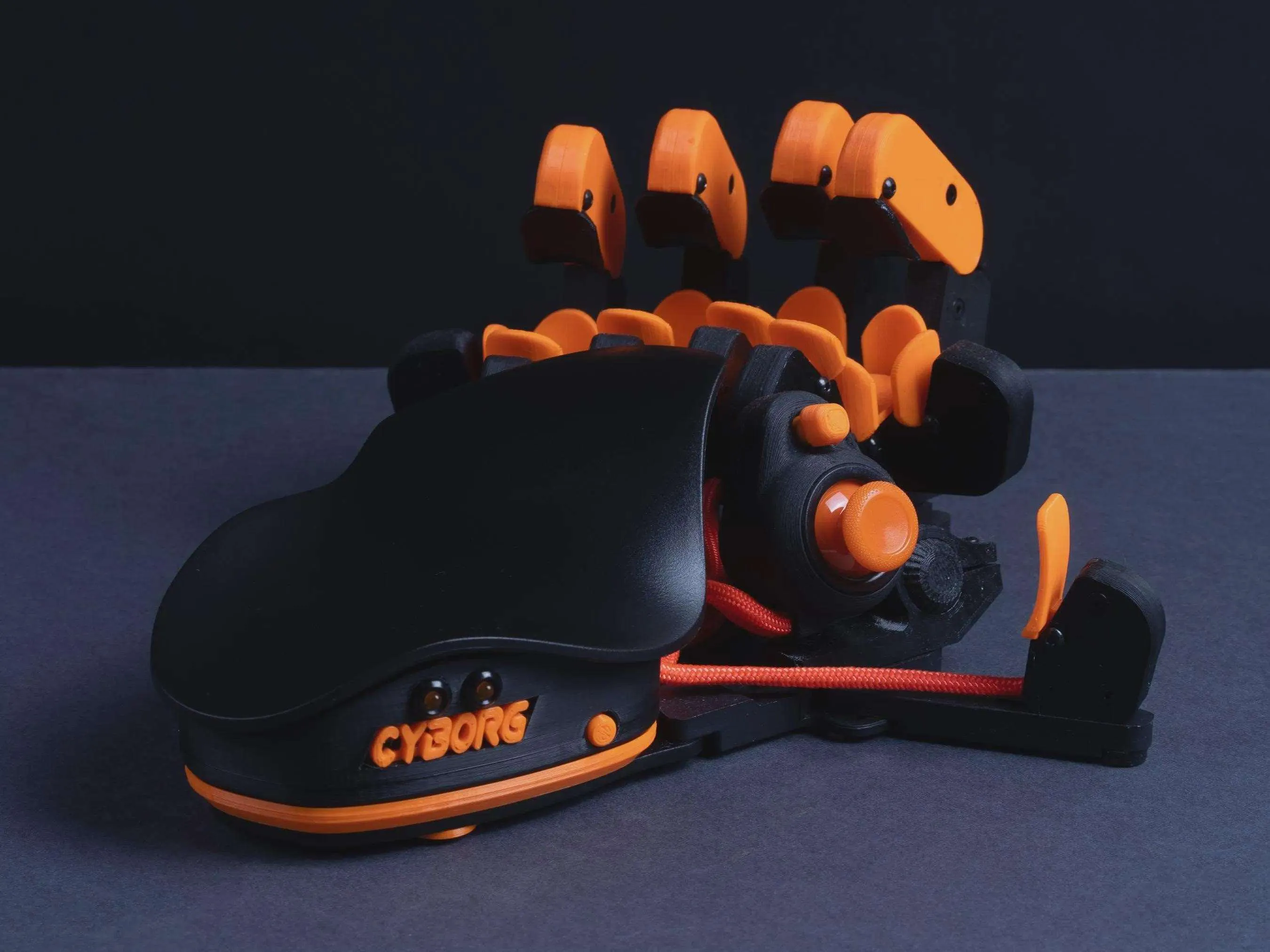 Azeron Cyborgのデザイン