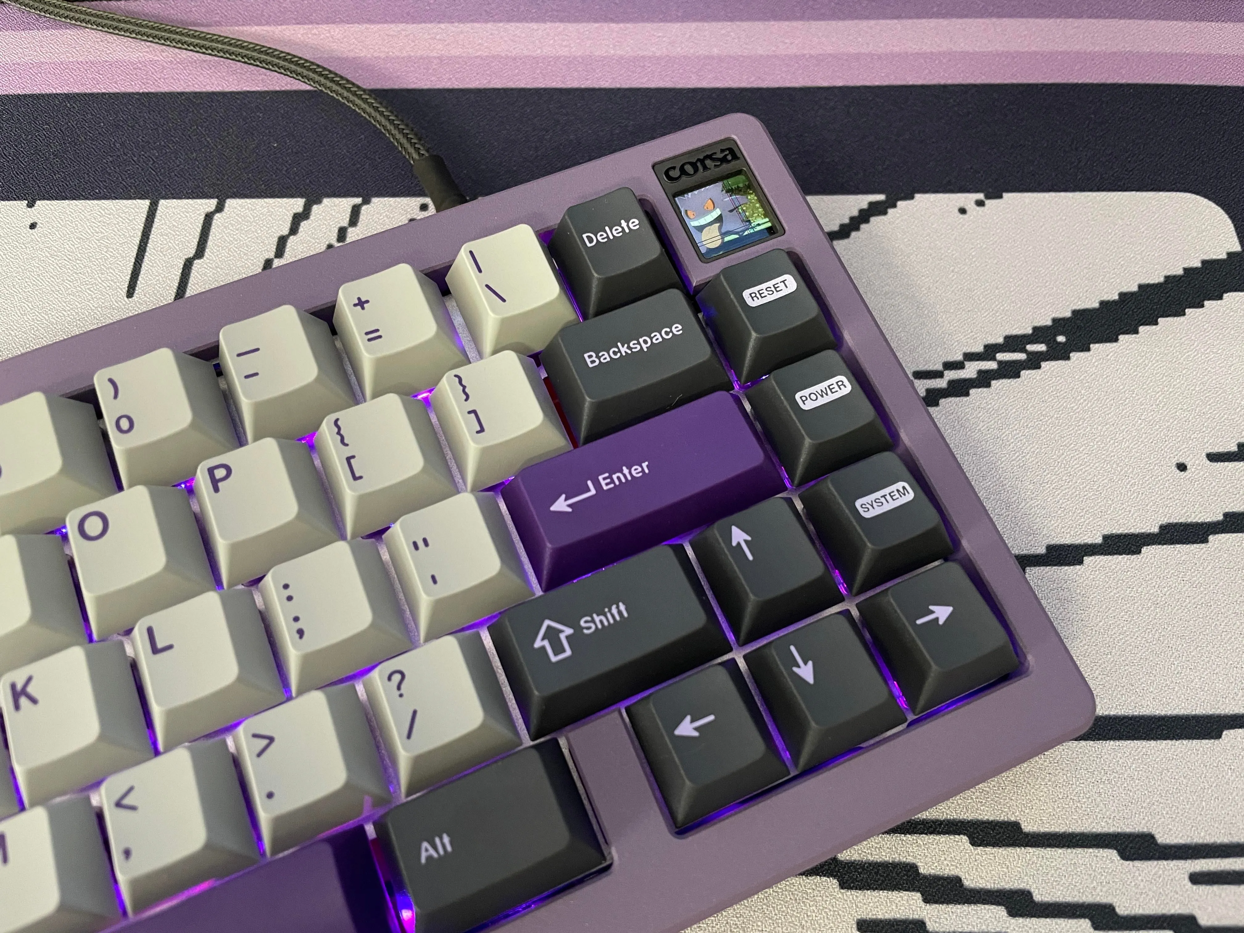 メガゲンガーのバッジとディテール