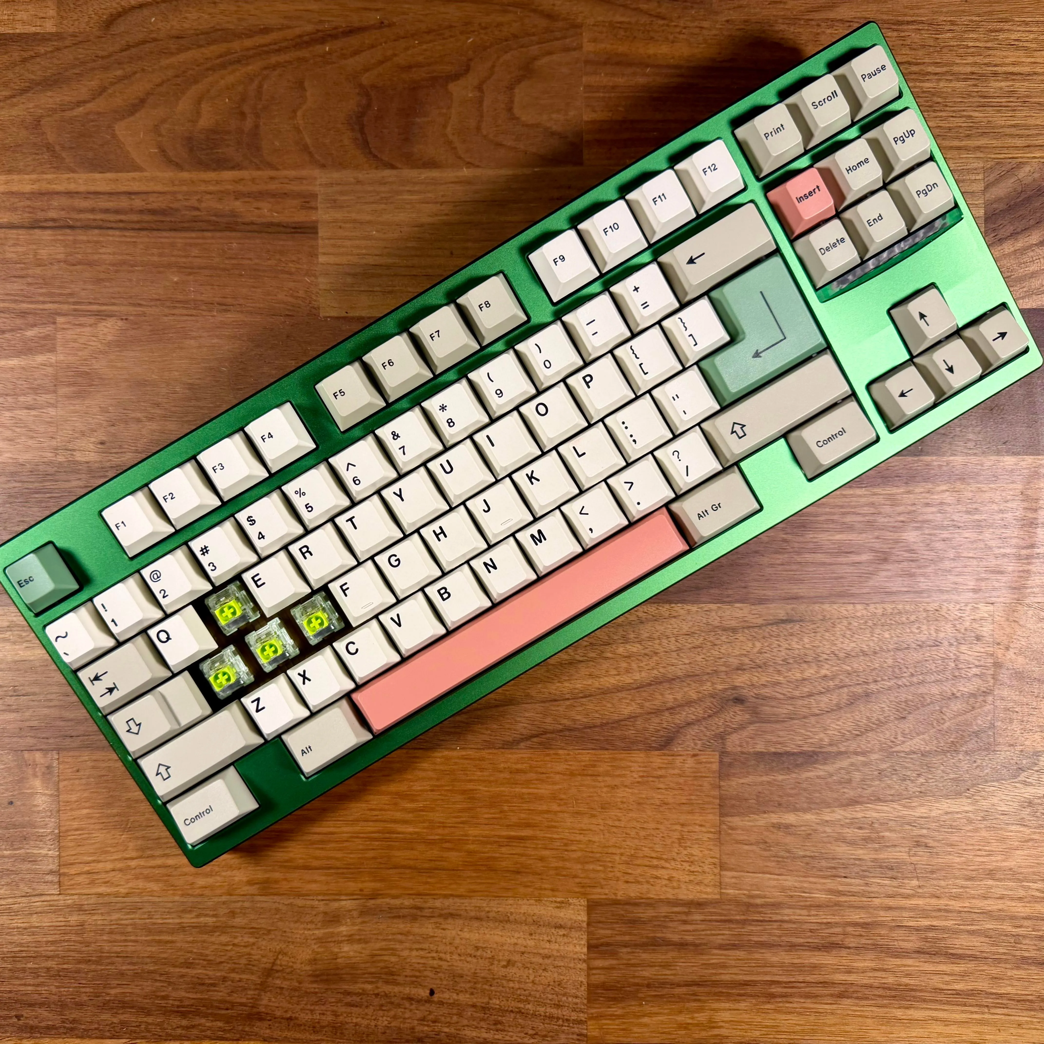 キーボードの背面とディテール