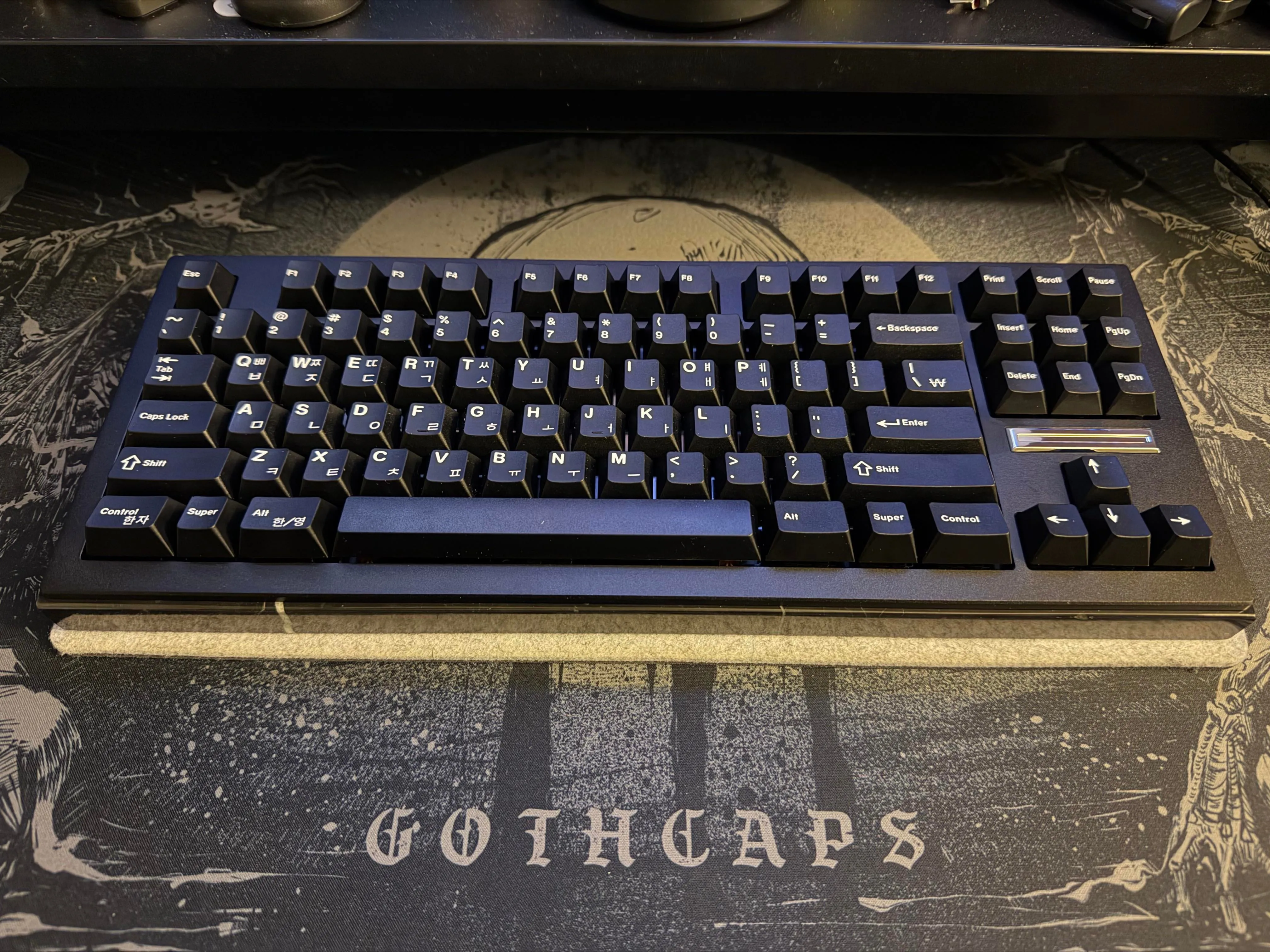 大理石の質感とキーキャップ