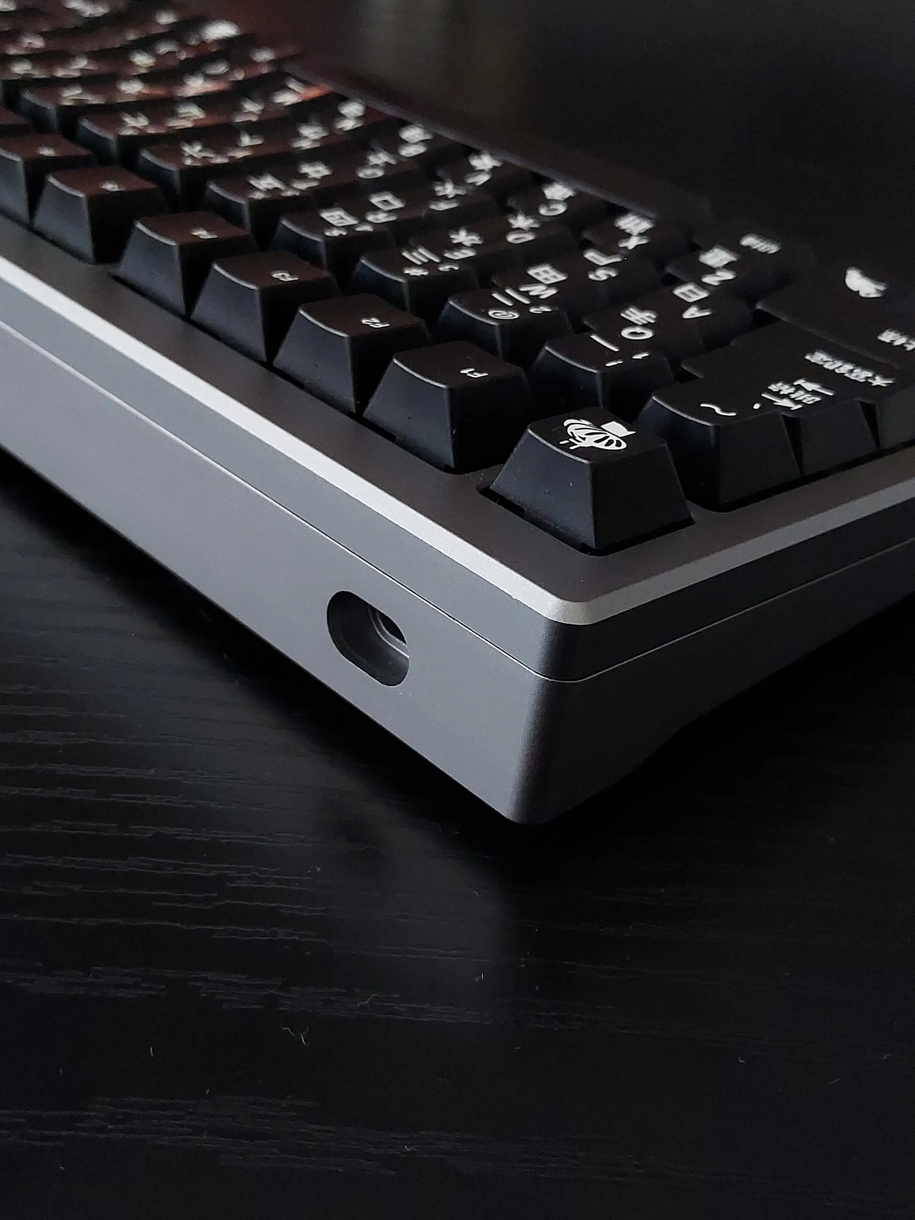 細部のカスタマイズとキーキャップの質感
