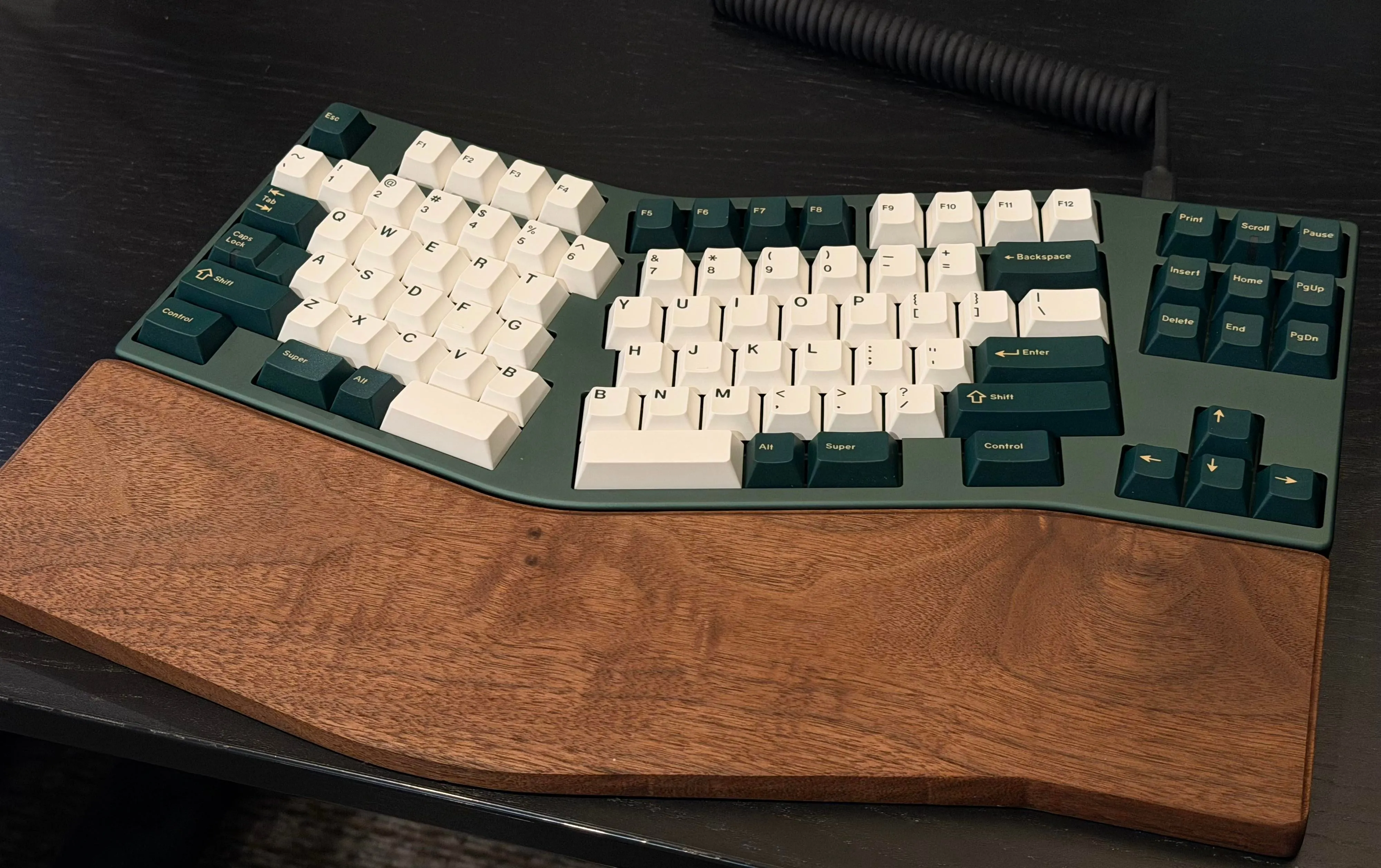 デスク上のビルド風景