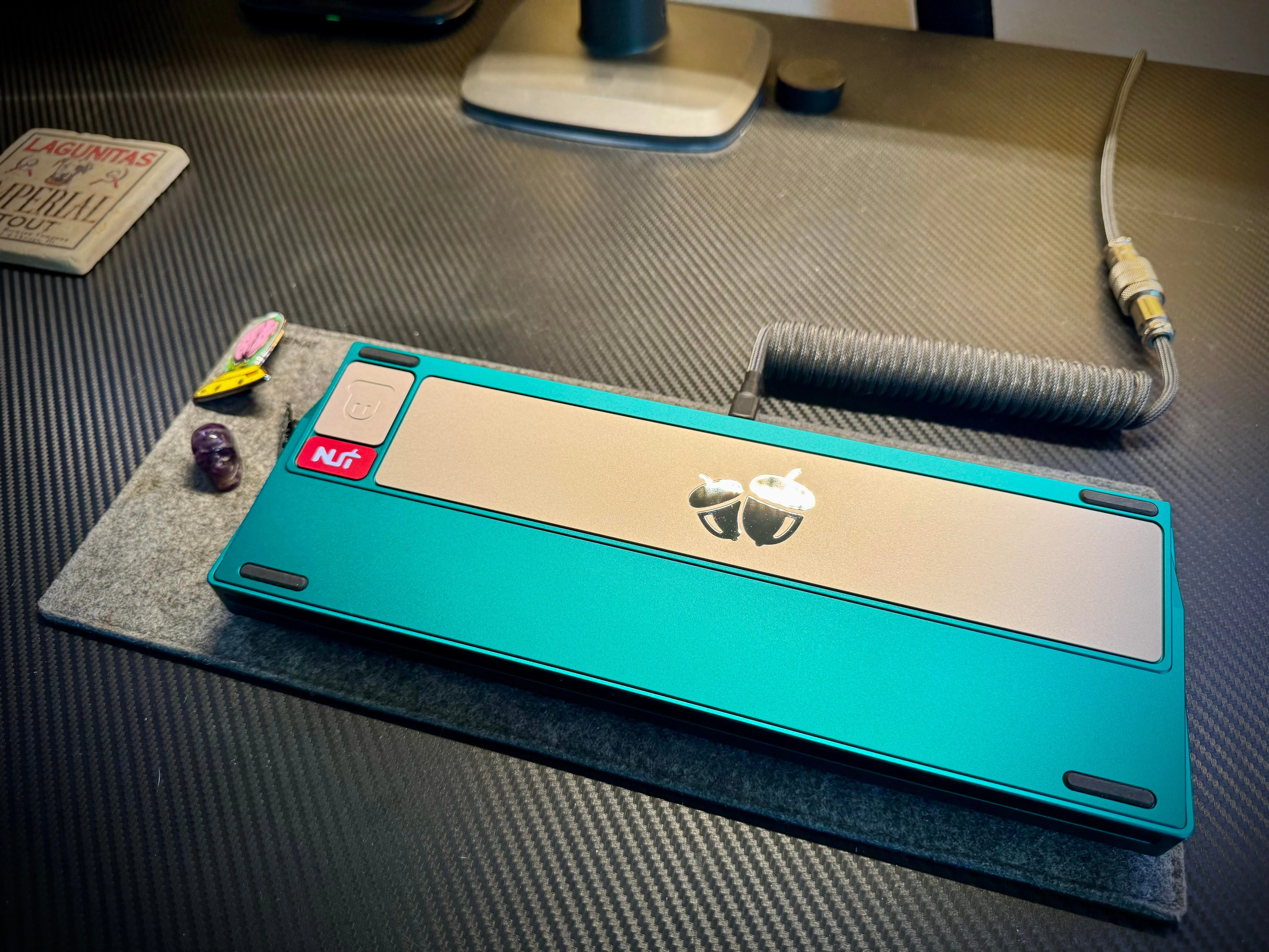 背面および側面の外観