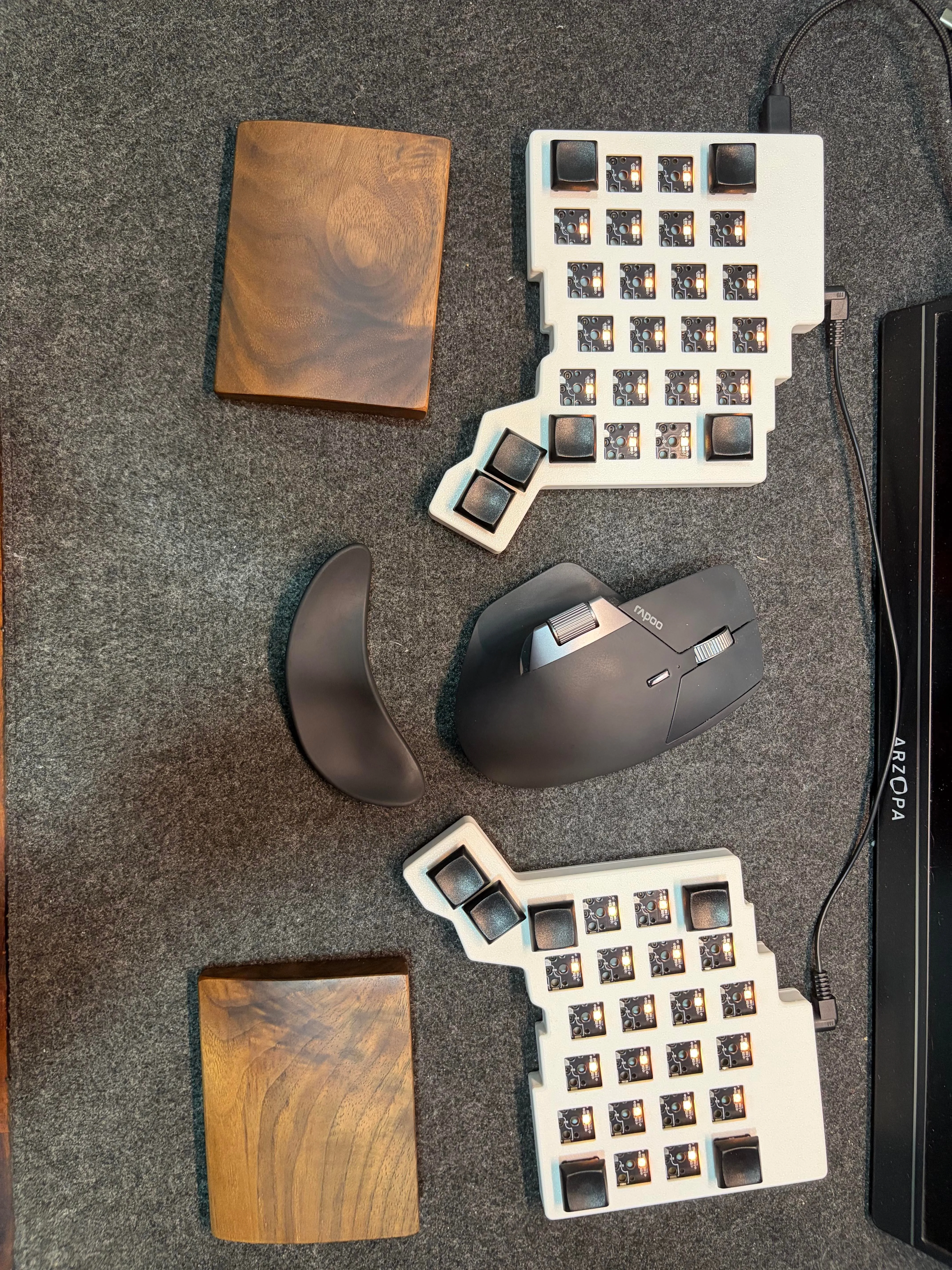 完成したカスタム分割キーボード