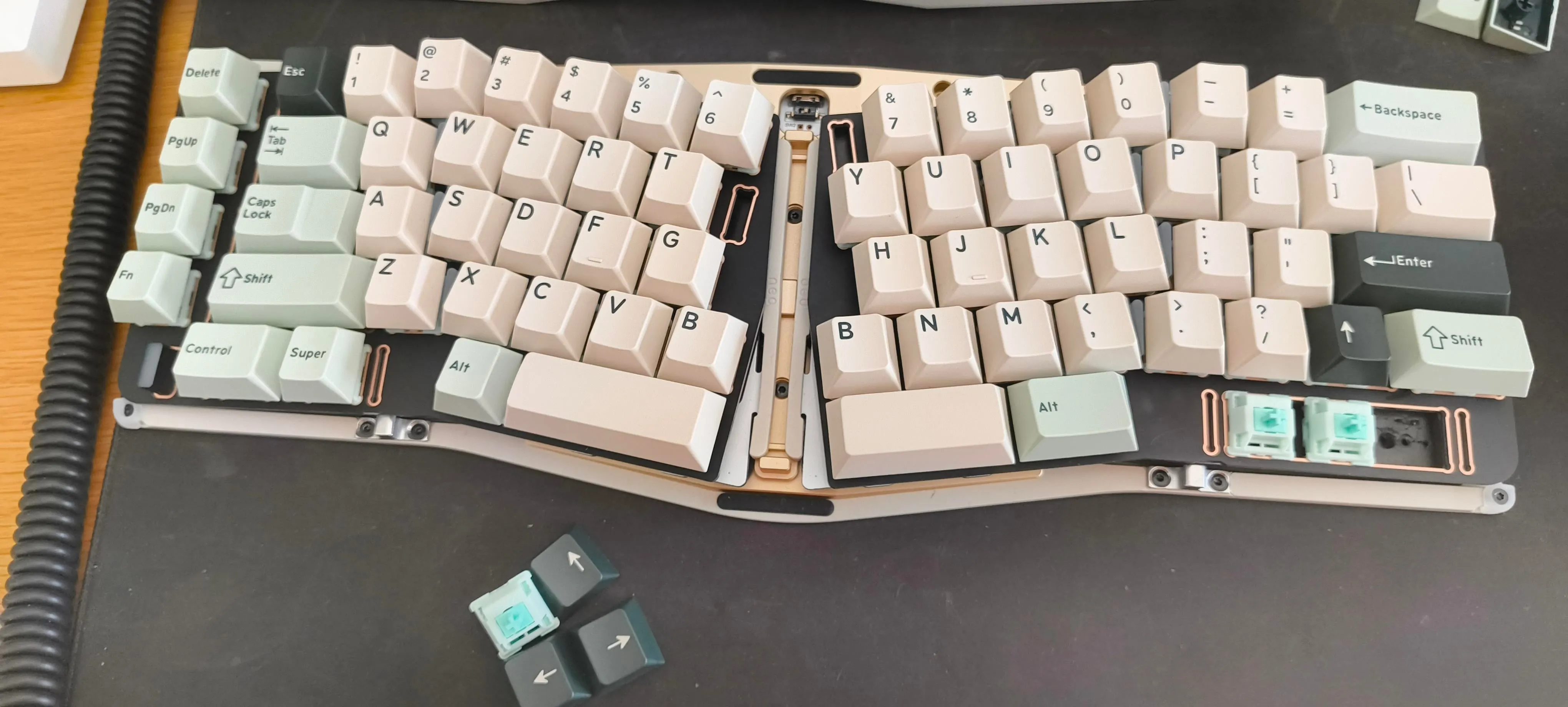 Neo Ergoの基板の様子