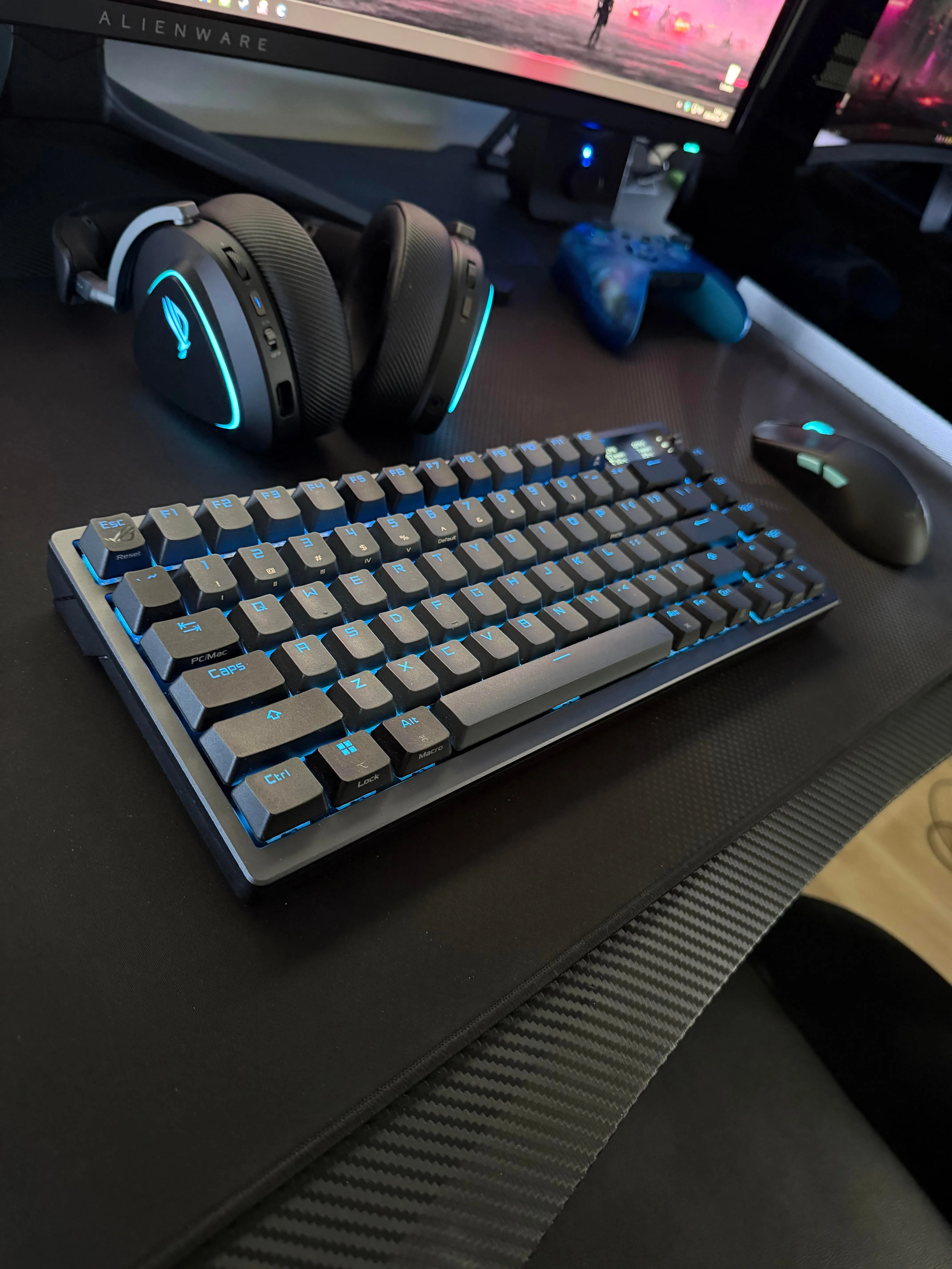 ROG Azoth NX Snowの外観