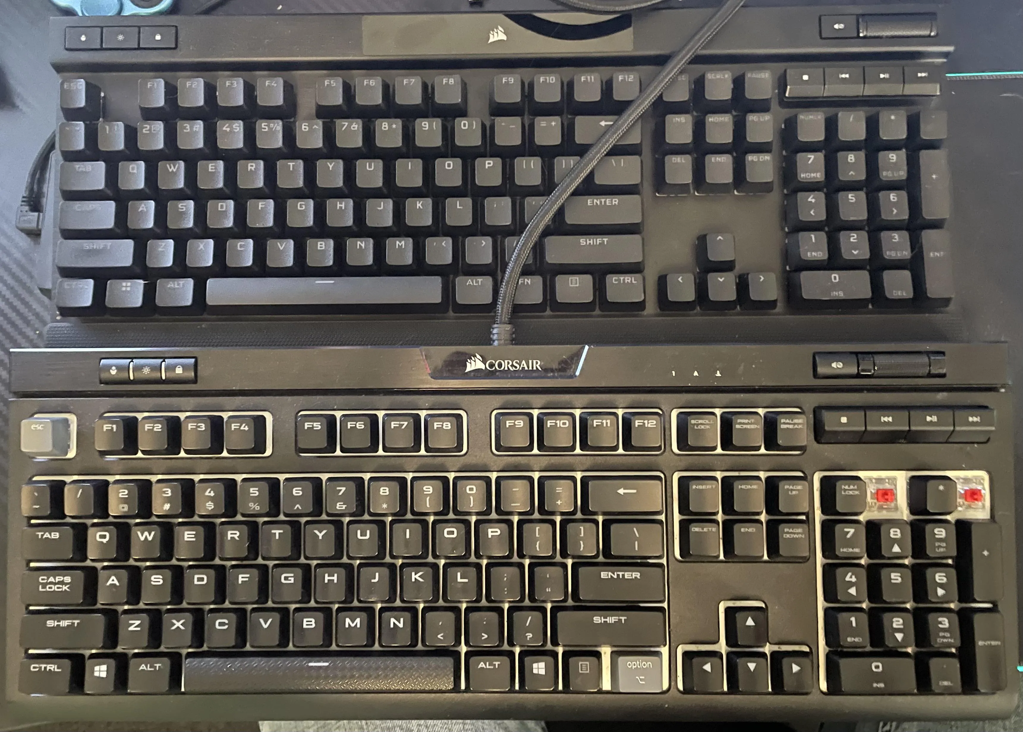 比較対象となる2台のキーボード