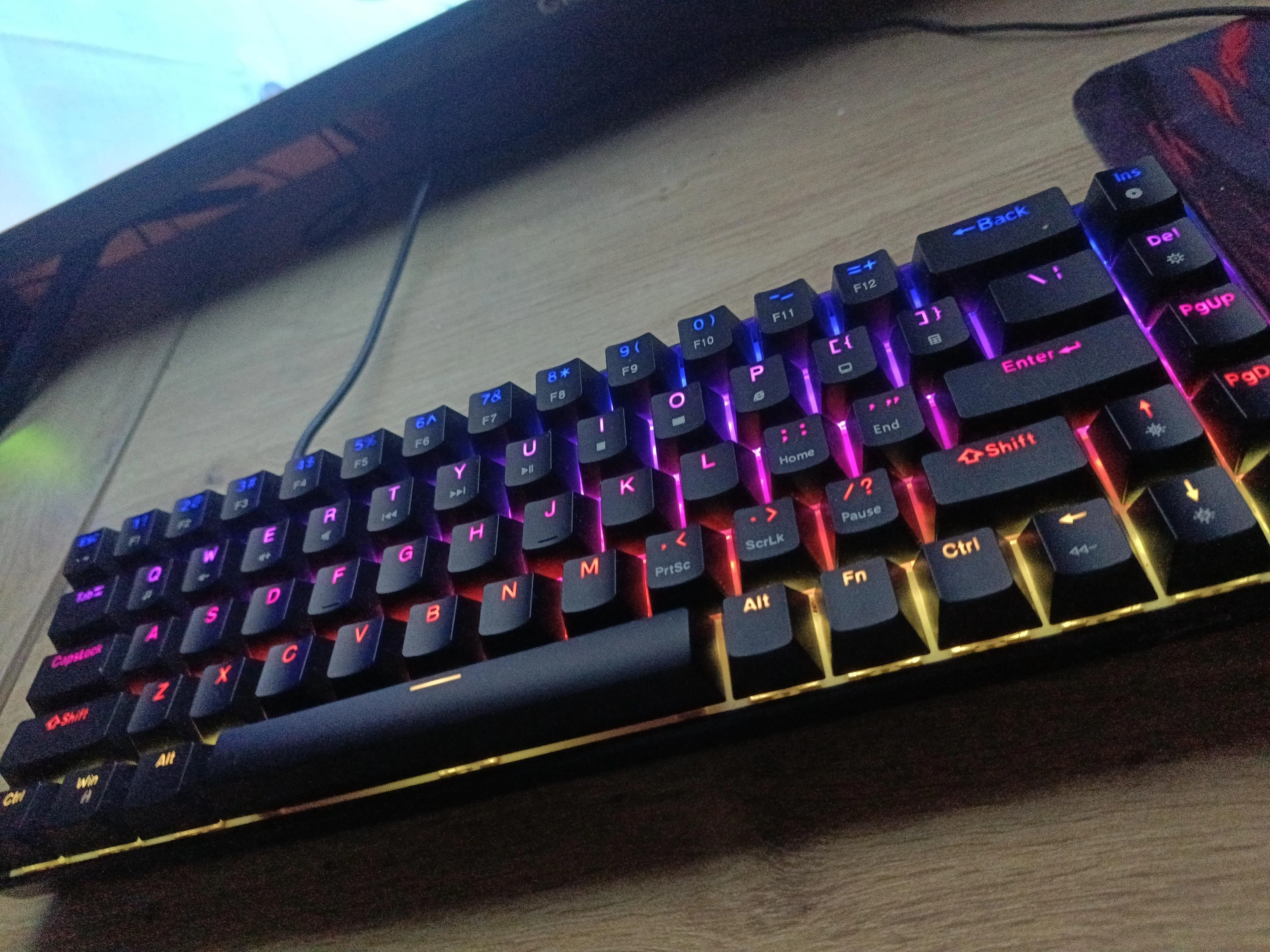 ユーザーが披露したメカニカルキーボードの全体像