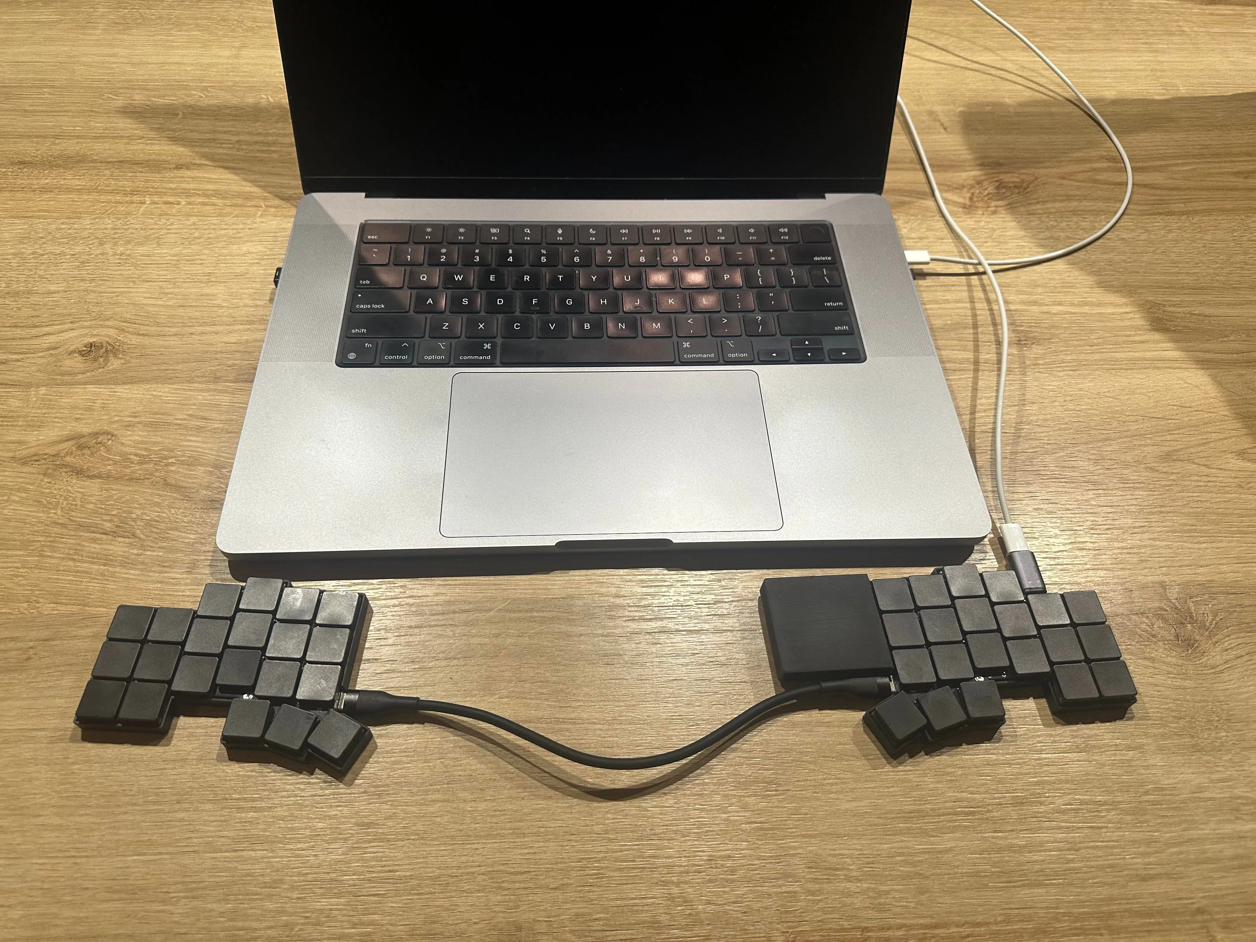 完成した42キー分割キーボード