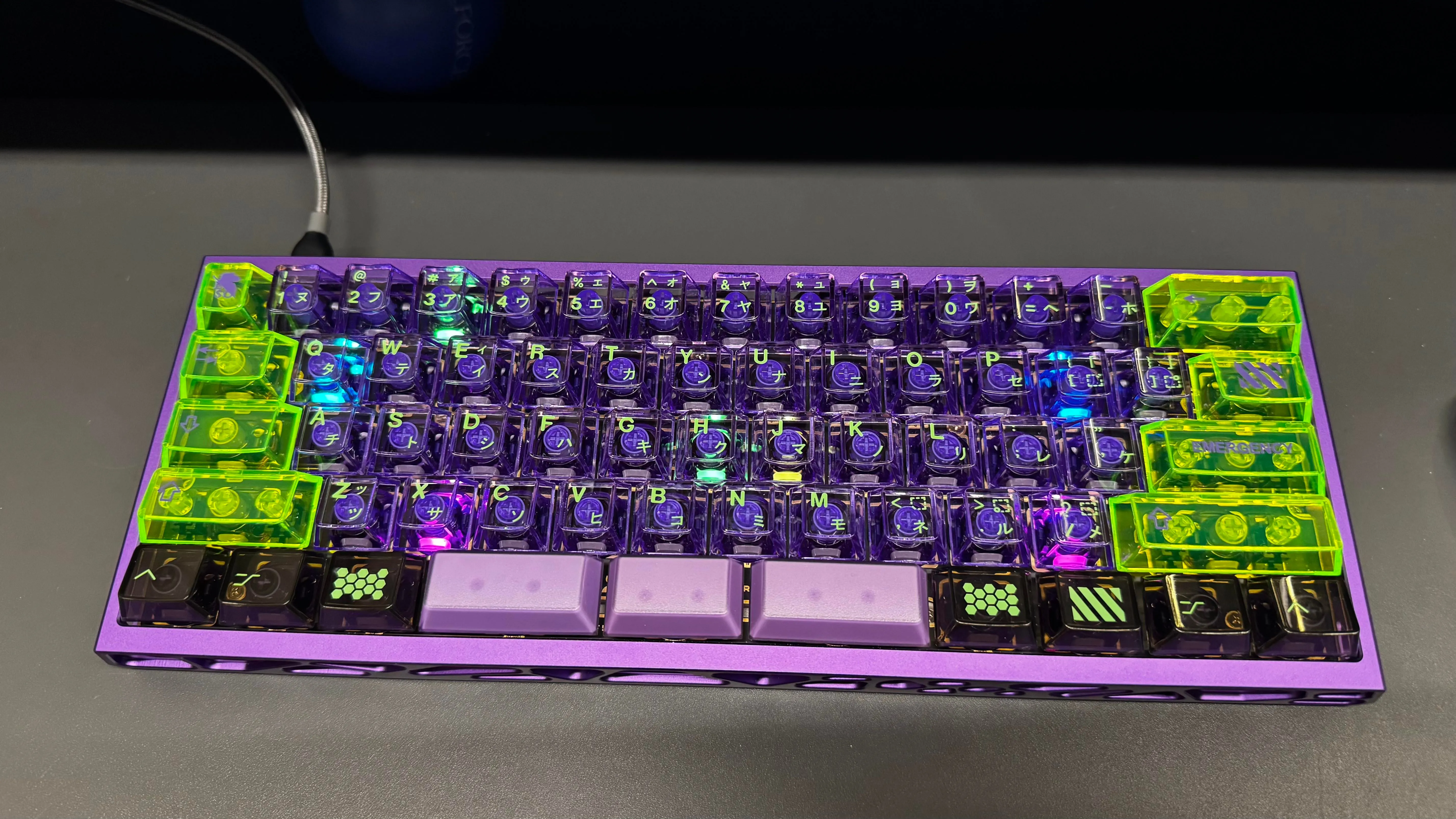 トリプルスプリットスペースバーとLEDの輝き