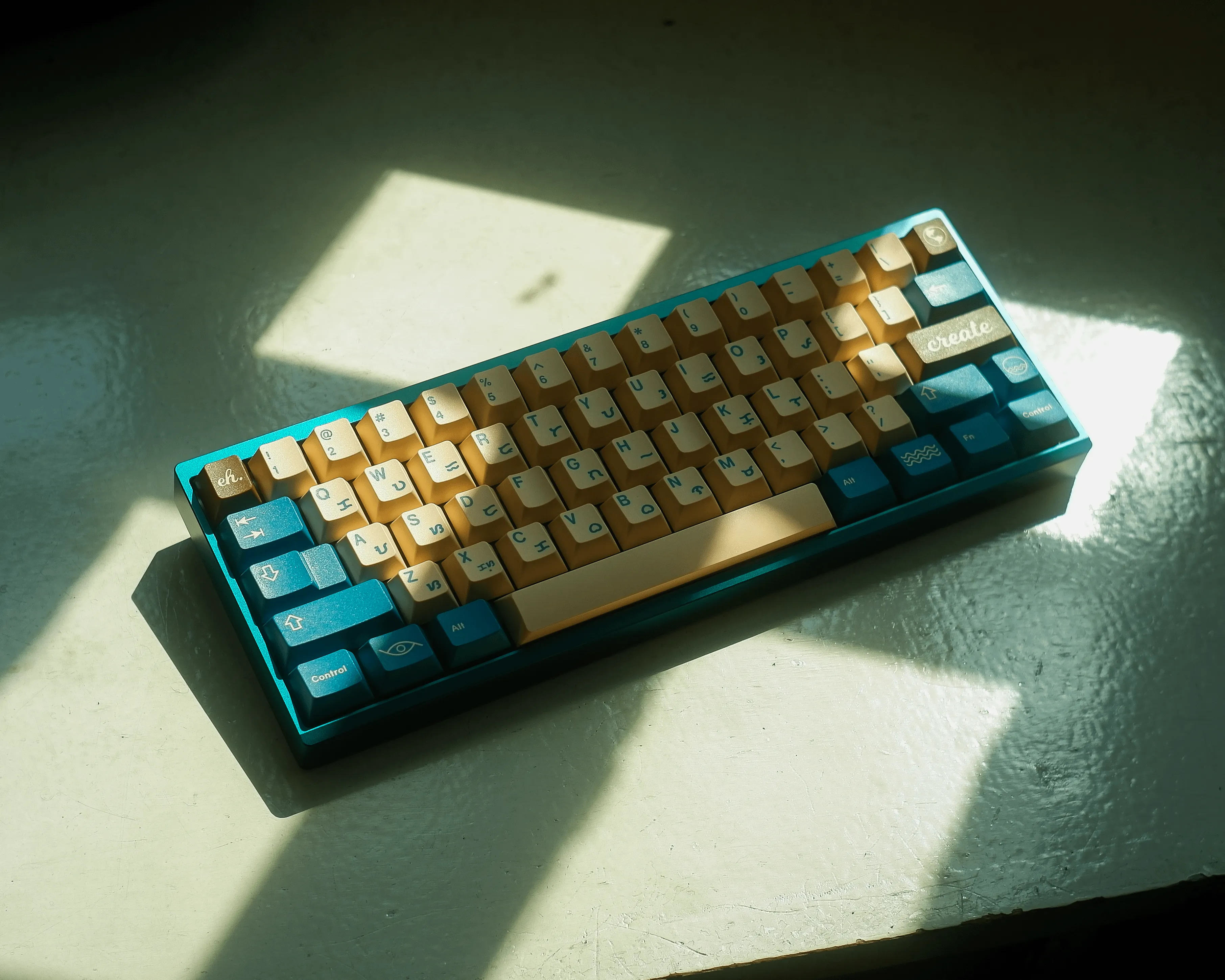 Neo60とGMK Earth Tonesの美しい組み合わせ