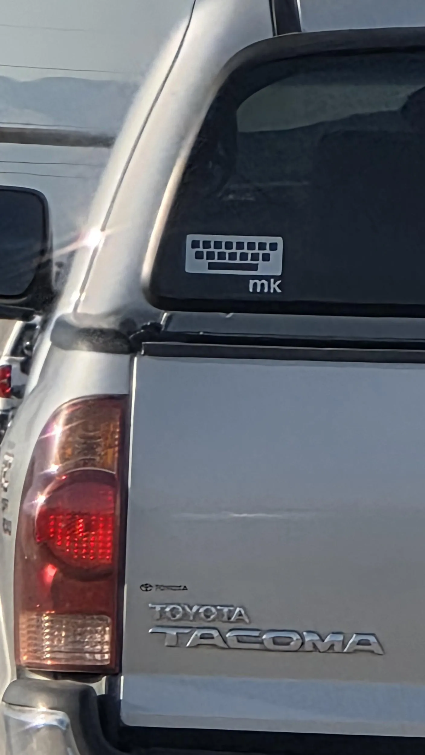 街中で発見されたステッカー