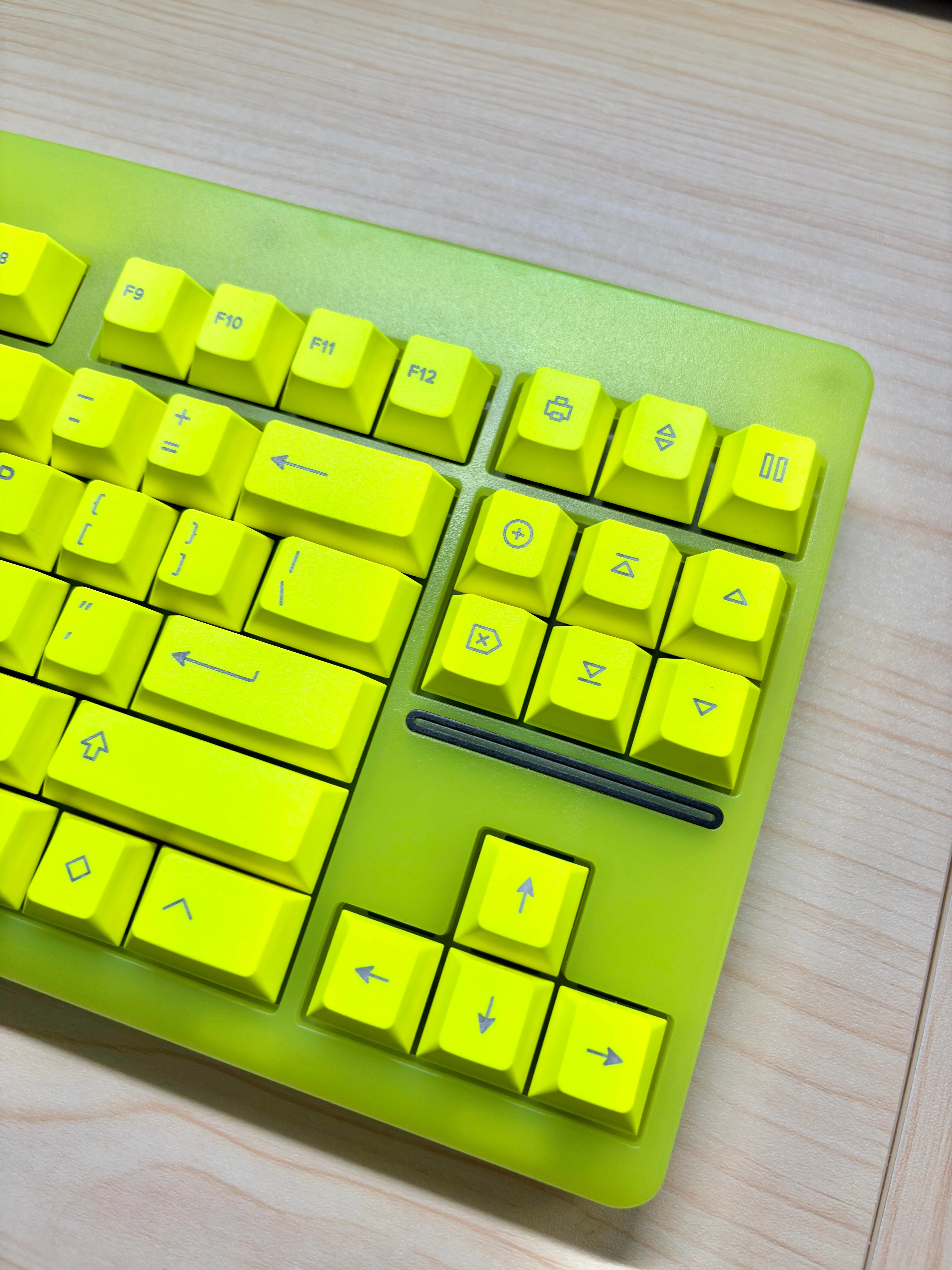 蓄光素材を採用したClassic-Glo TKL