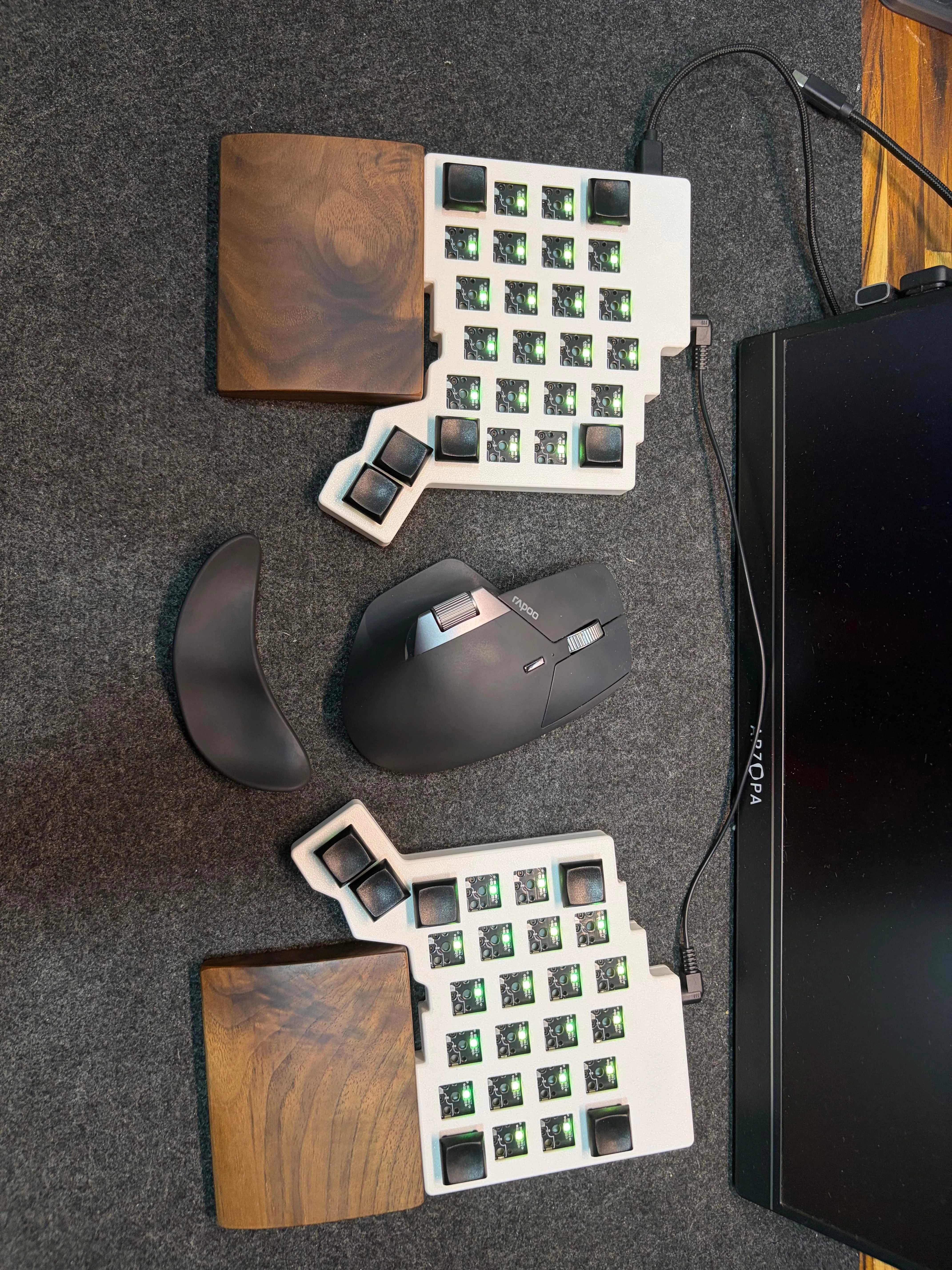 ケースの細部とビルドの様子