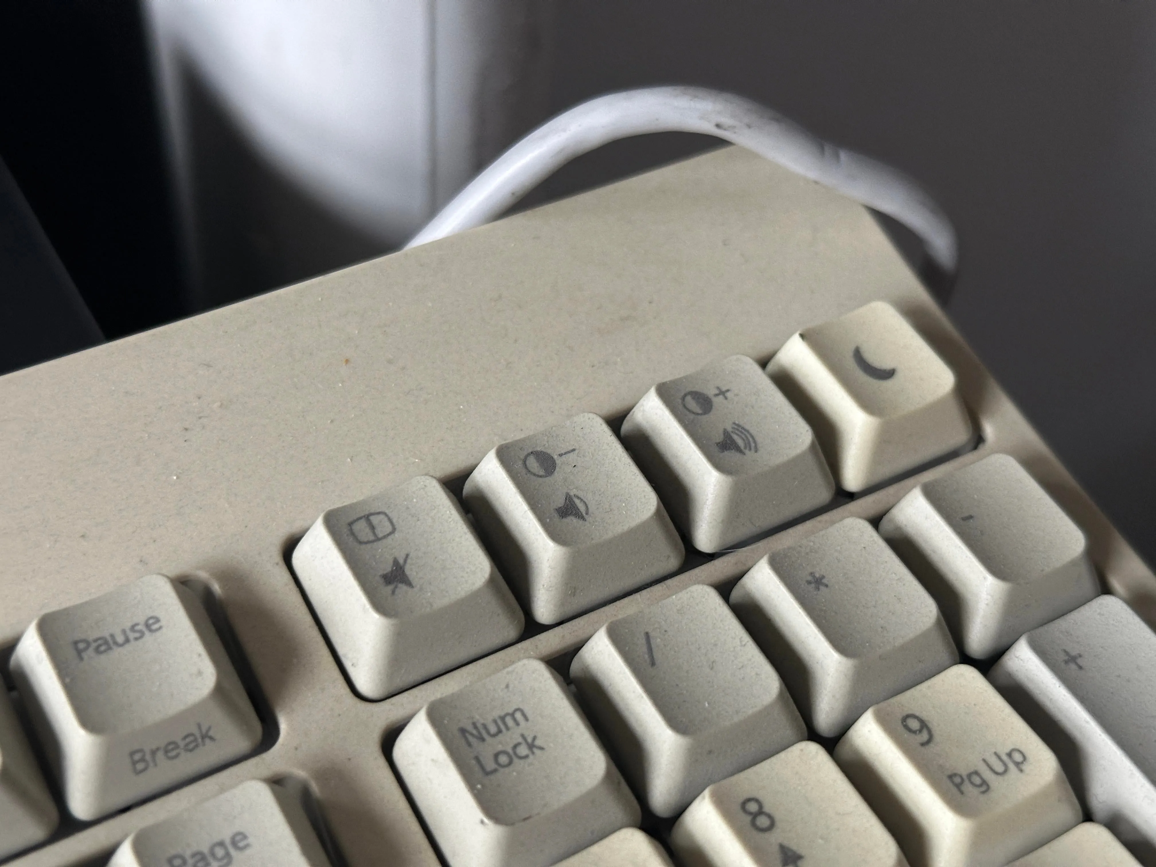 古いプリンター用キーボードの外観