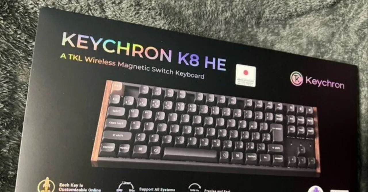 BlackWidow V4の不具合に悩む様子