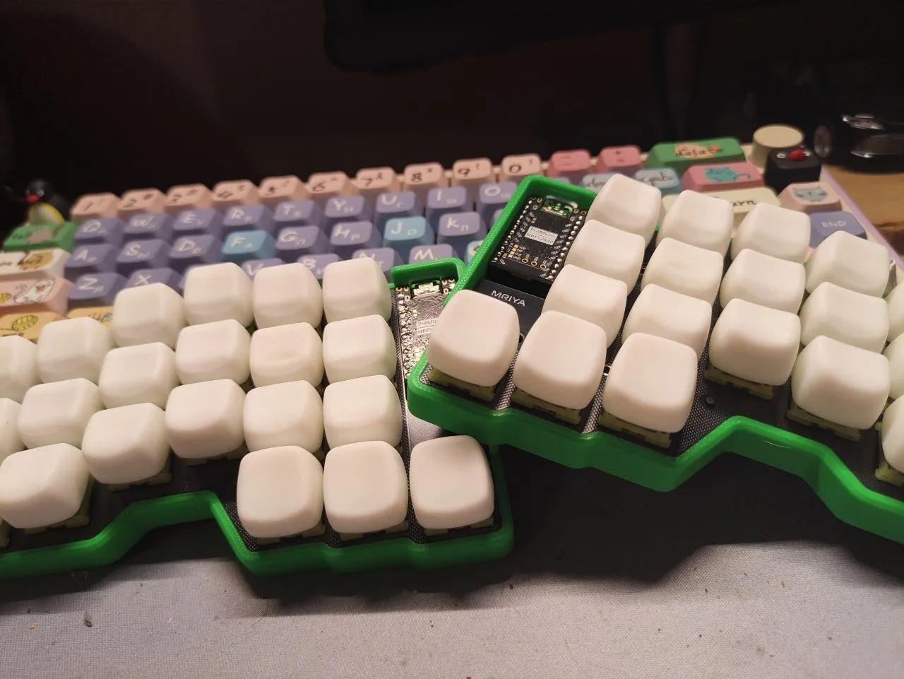 Mriya with Reptiloid Keycaps