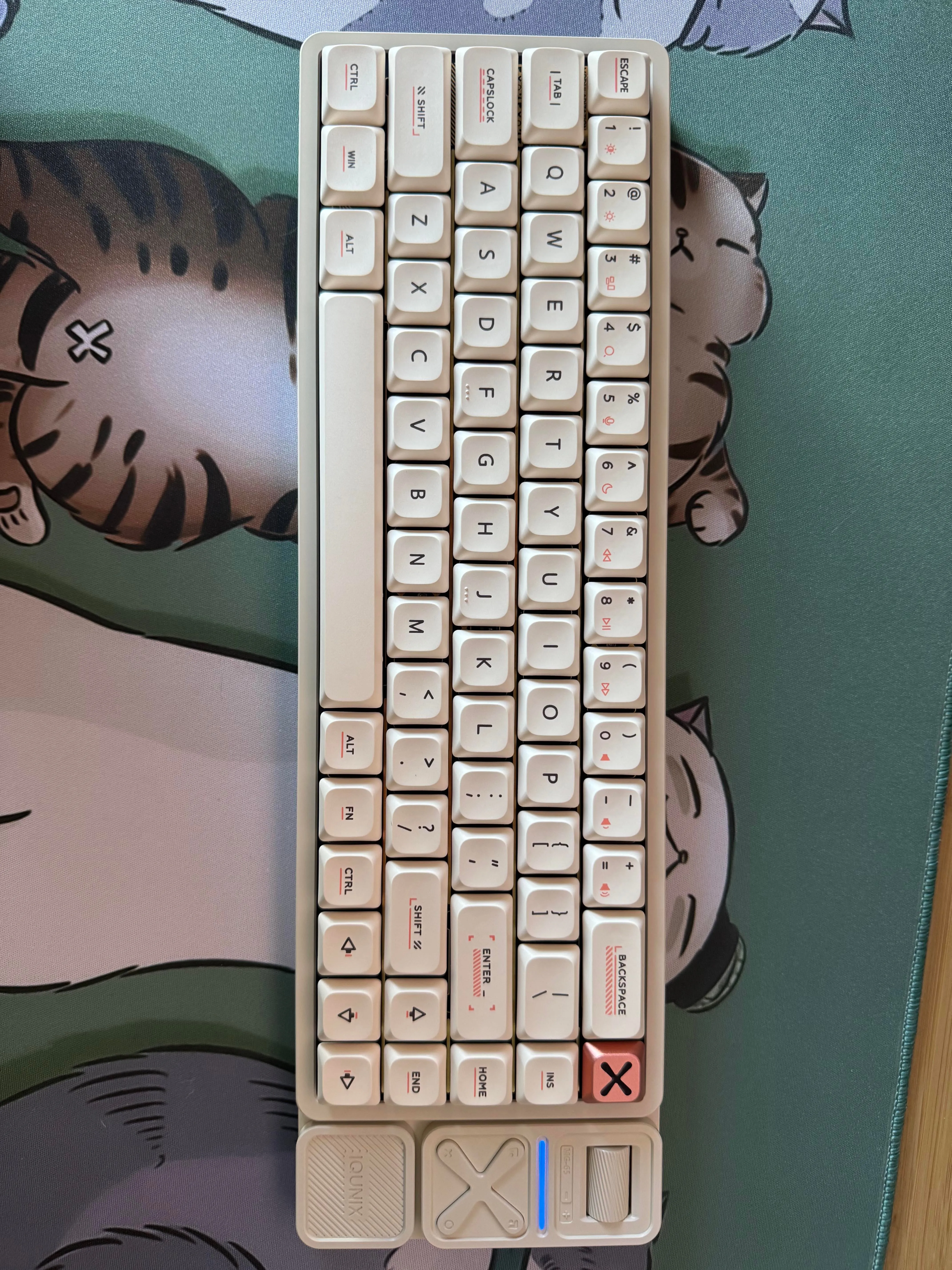 キーボードの背面と質感