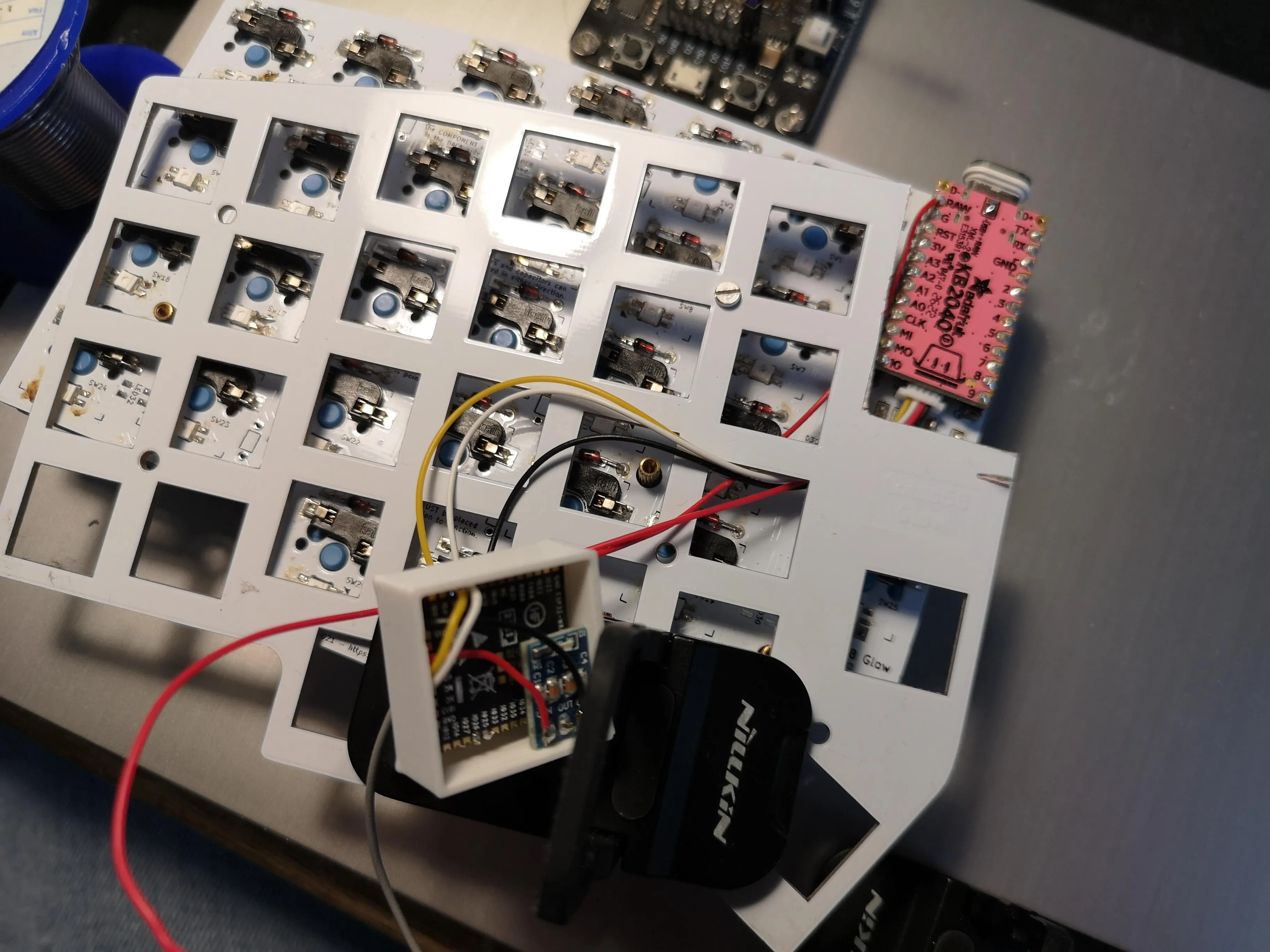 スマートにまとめられた配線