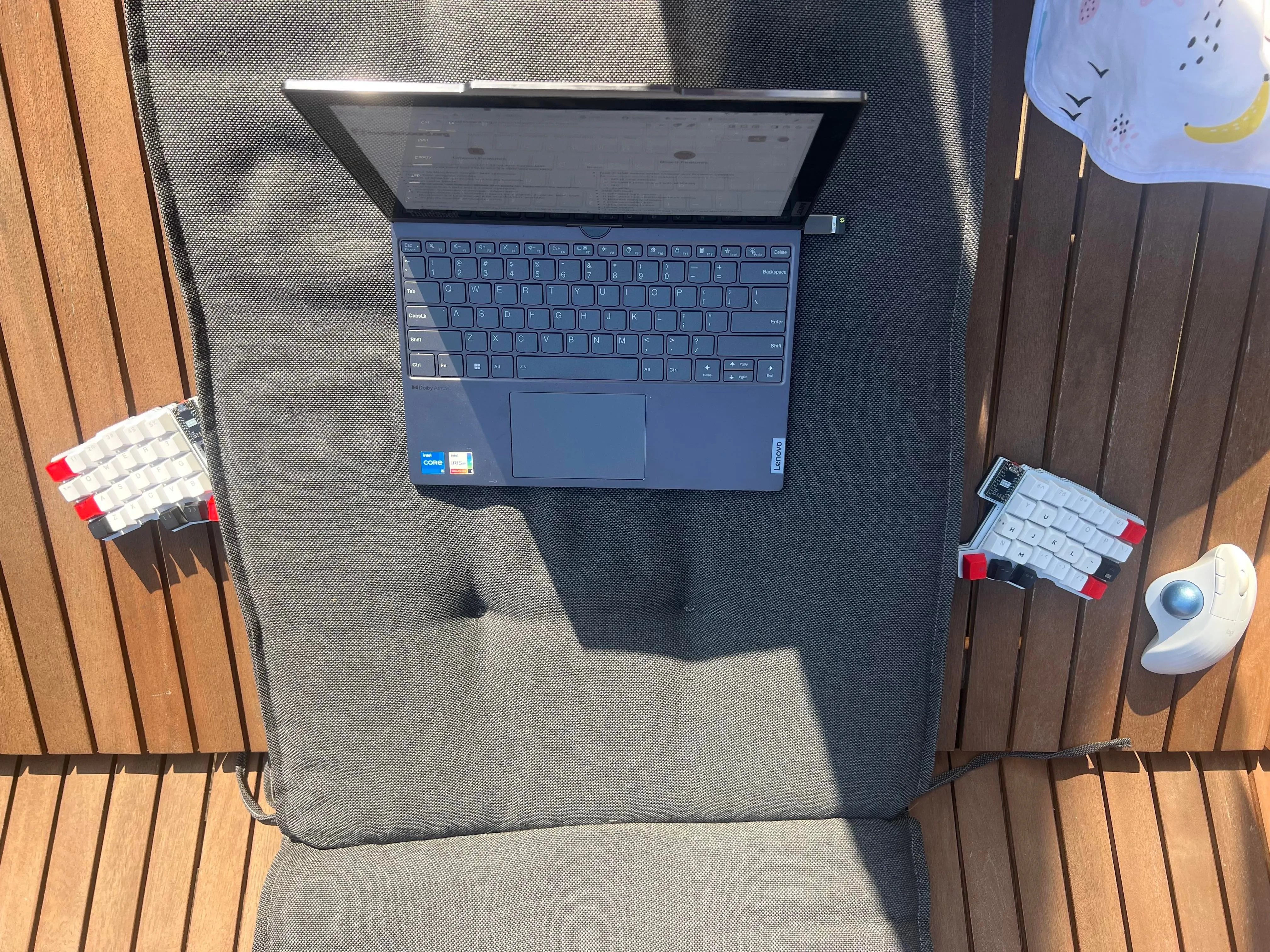 屋外での分割キーボードセットアップ