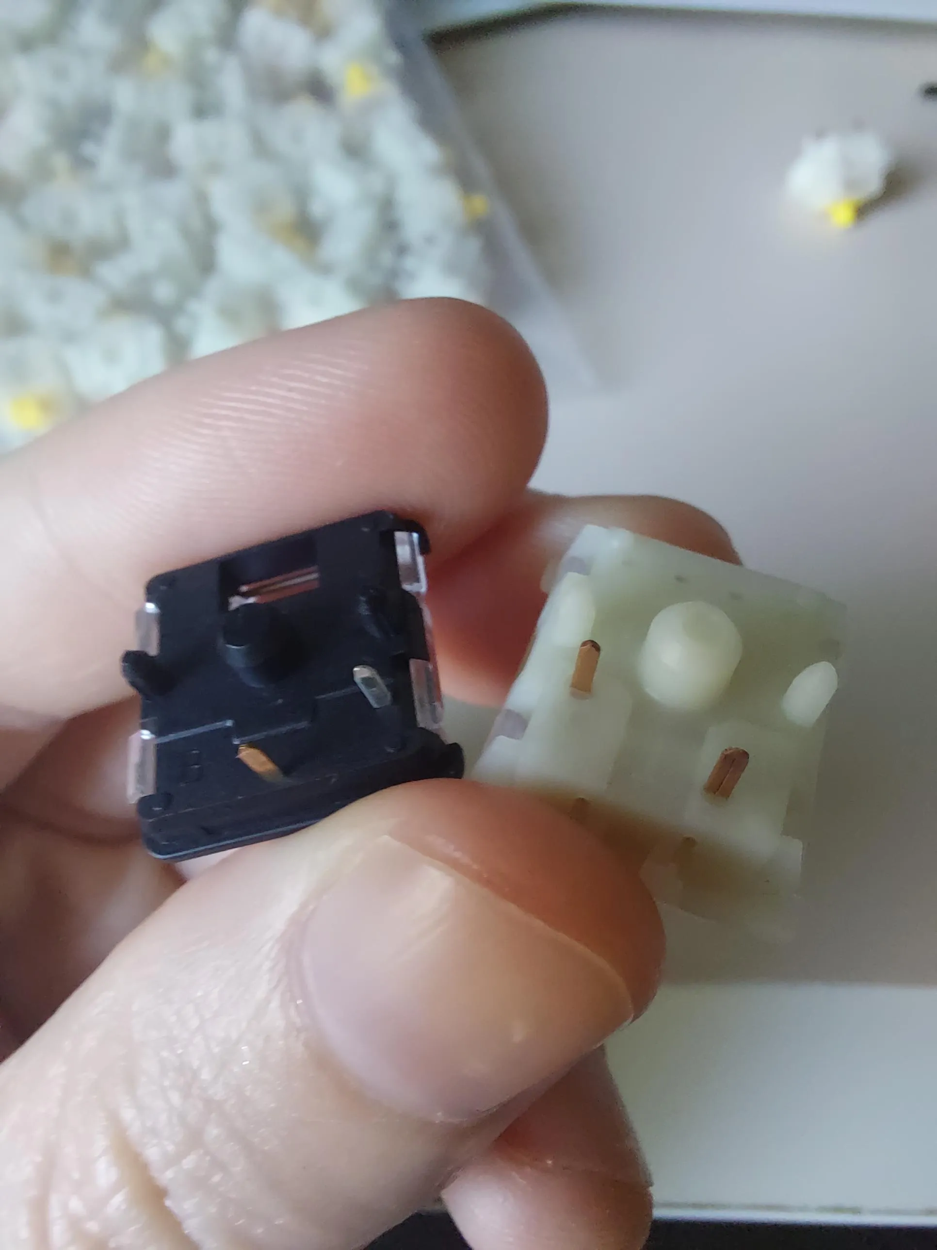 元のスイッチと新しく購入したスイッチの比較