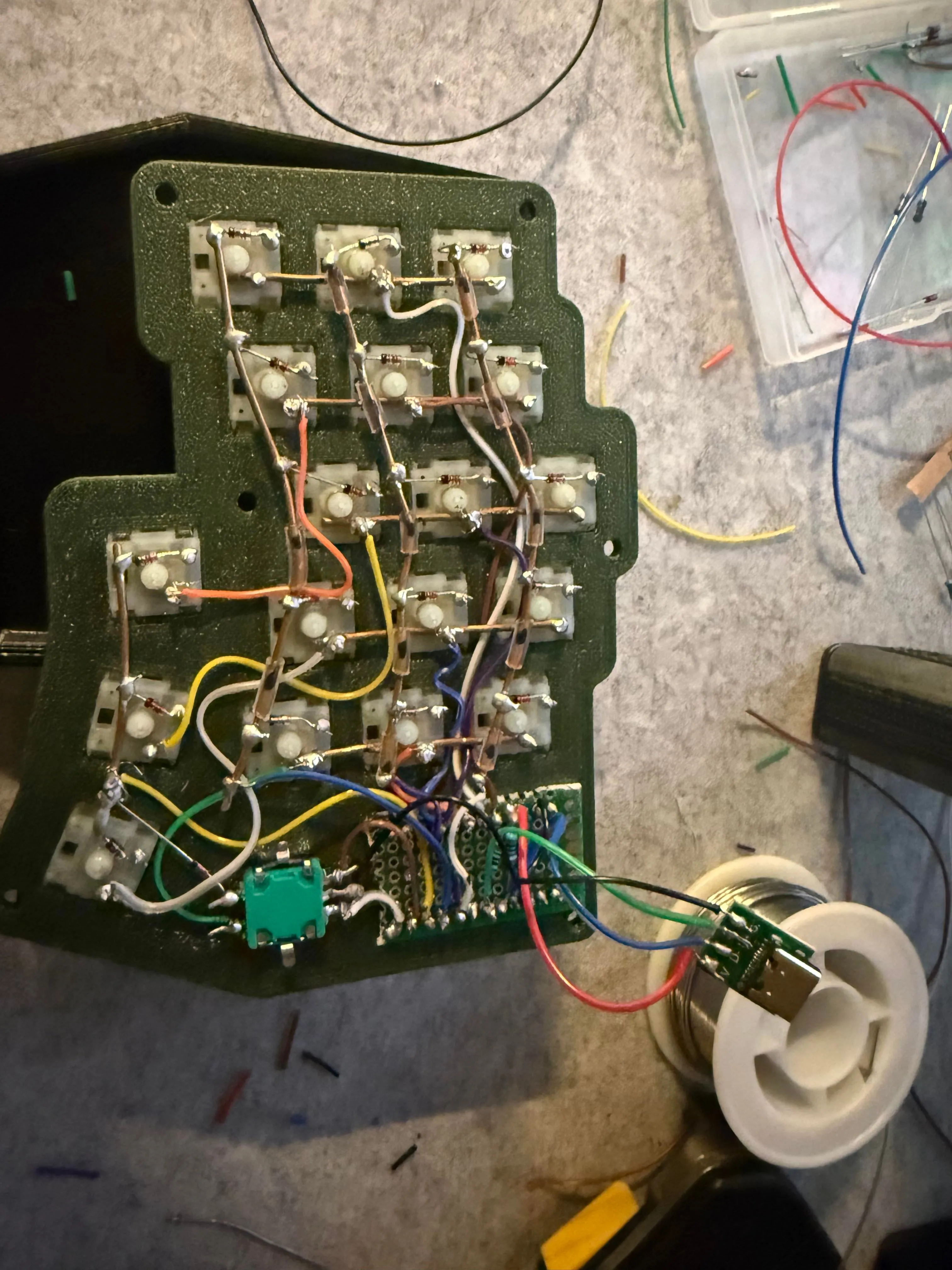 内部の手配線とエンコーダーの様子