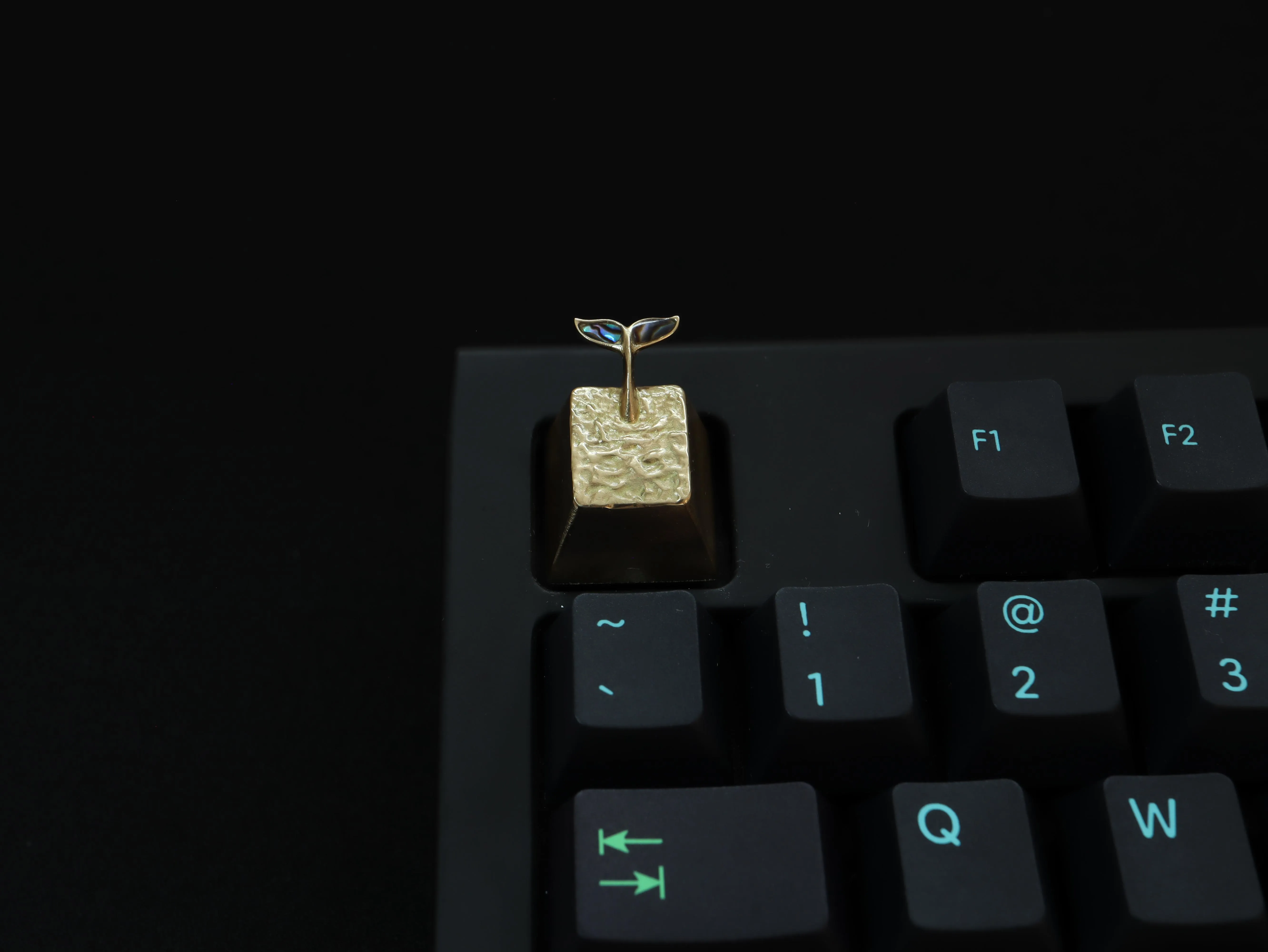 「ヒレ」が特徴的なカスタムキーボード