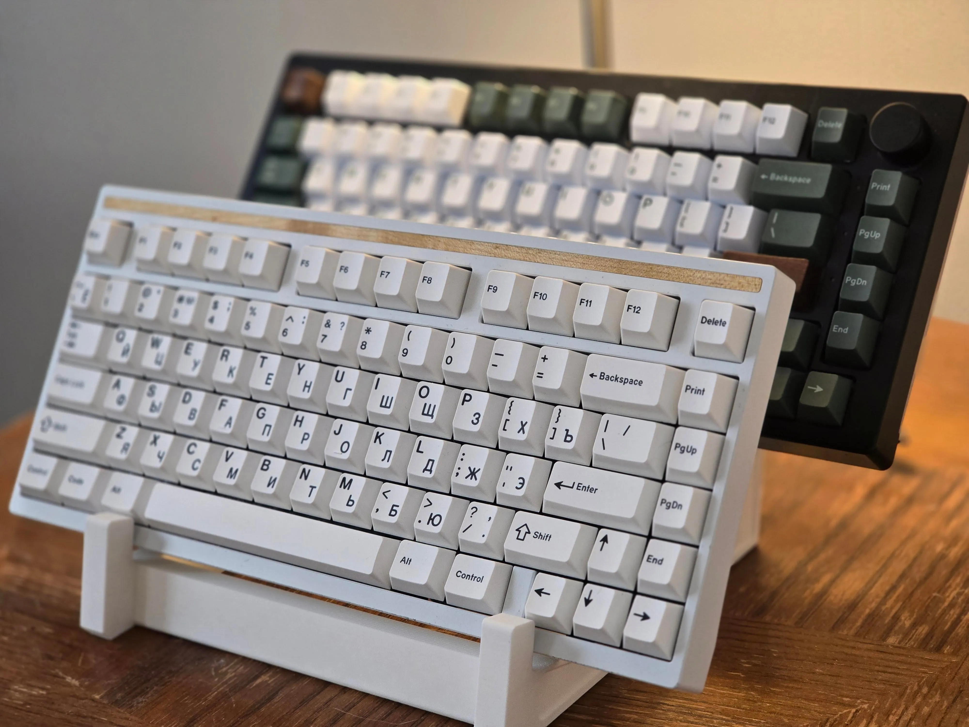 GMK Botanicalとウッドパーツを組み合わせたAkko 5075B Plus
