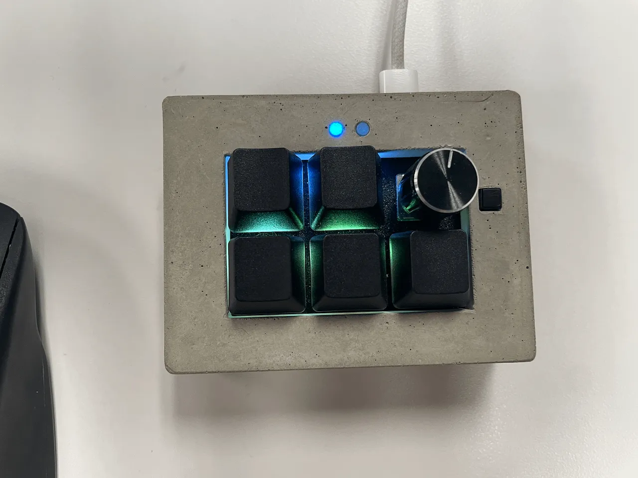 背面および質感のディテール