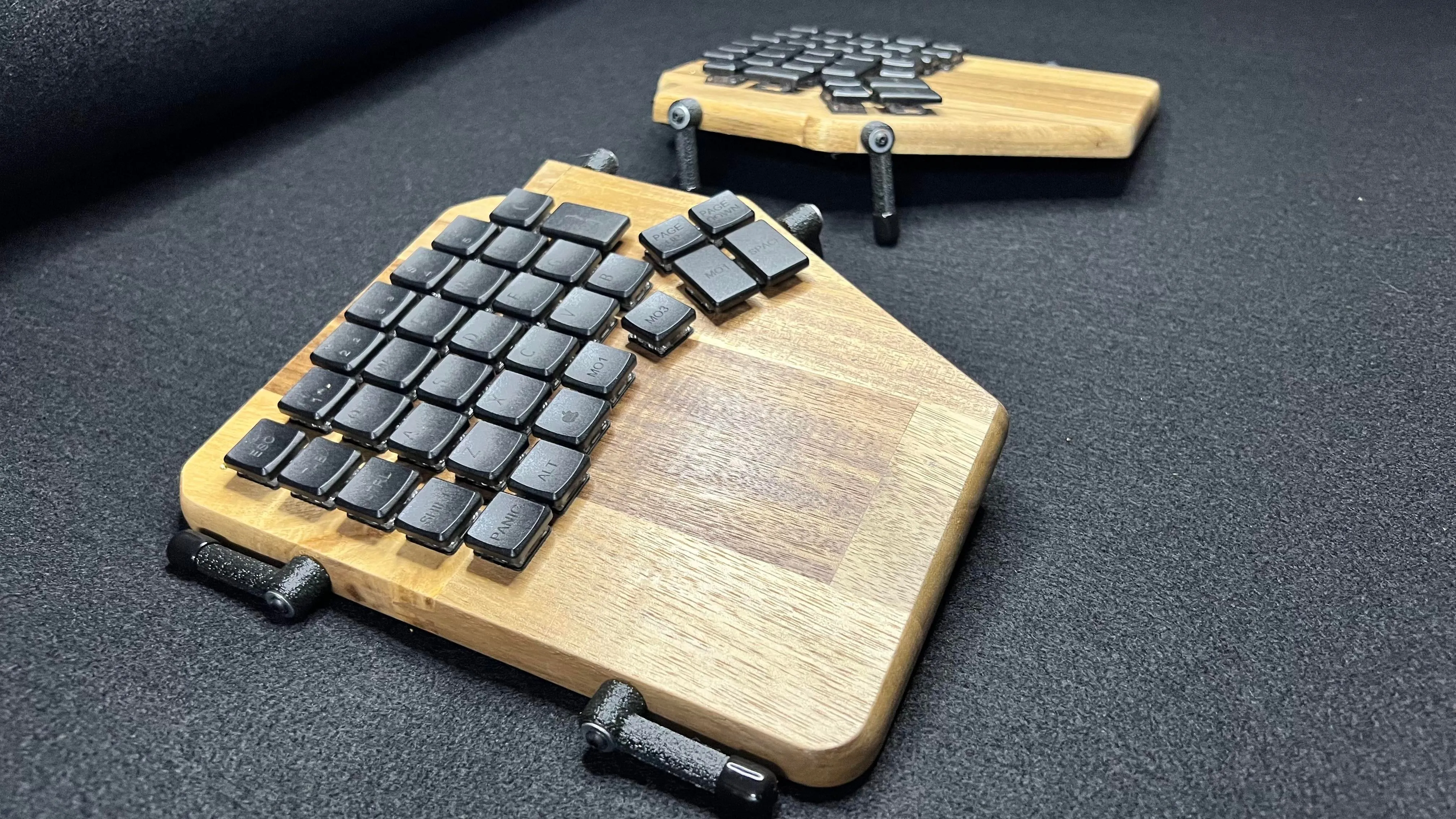 アカシア材を使用したキーボードケースの試作
