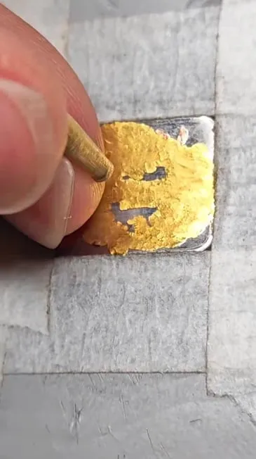 金線象嵌で細部が表現されたアーティザンキーキャップ