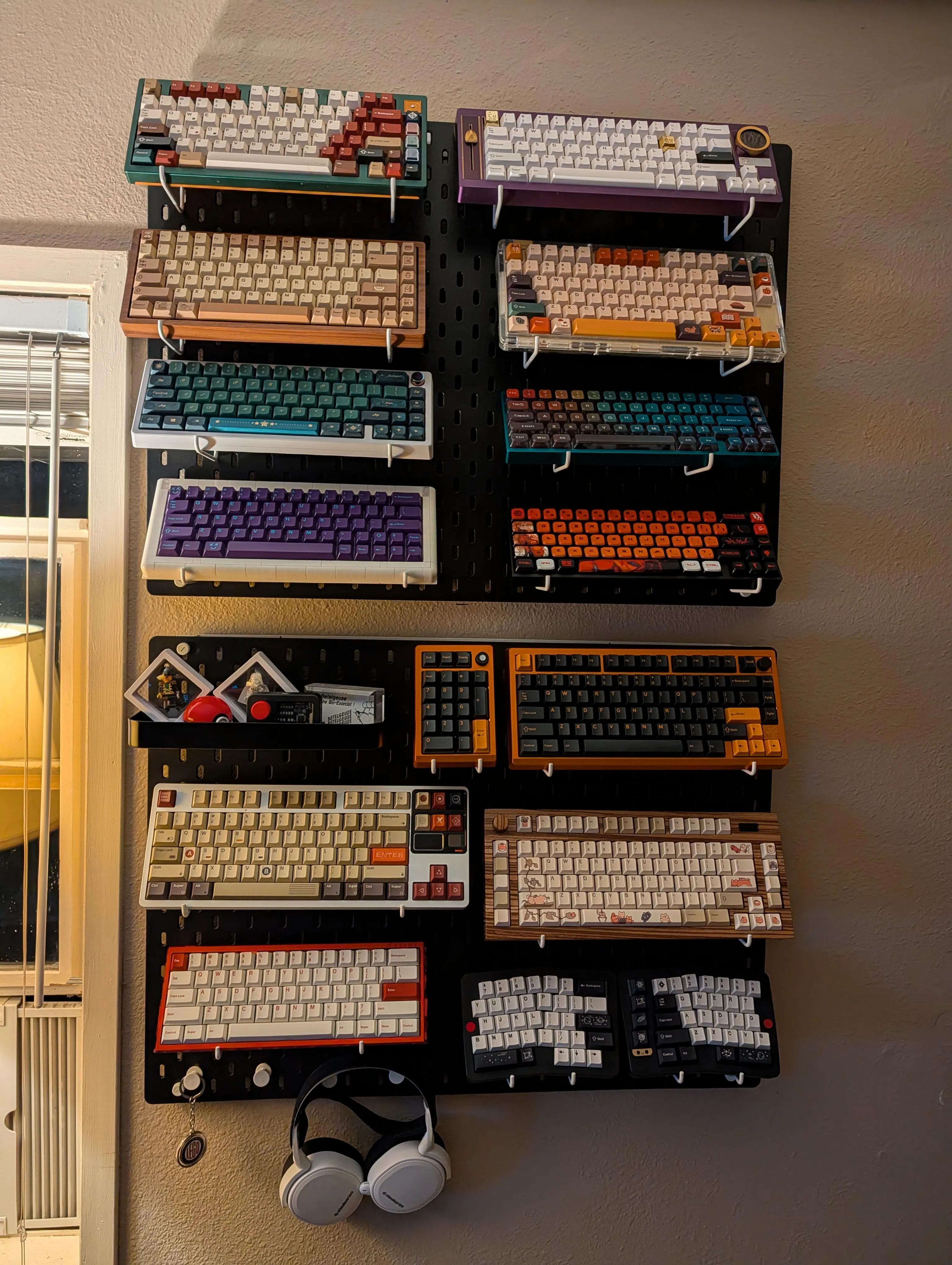IKEAのペグボードを活用したキーボードの壁掛け収納