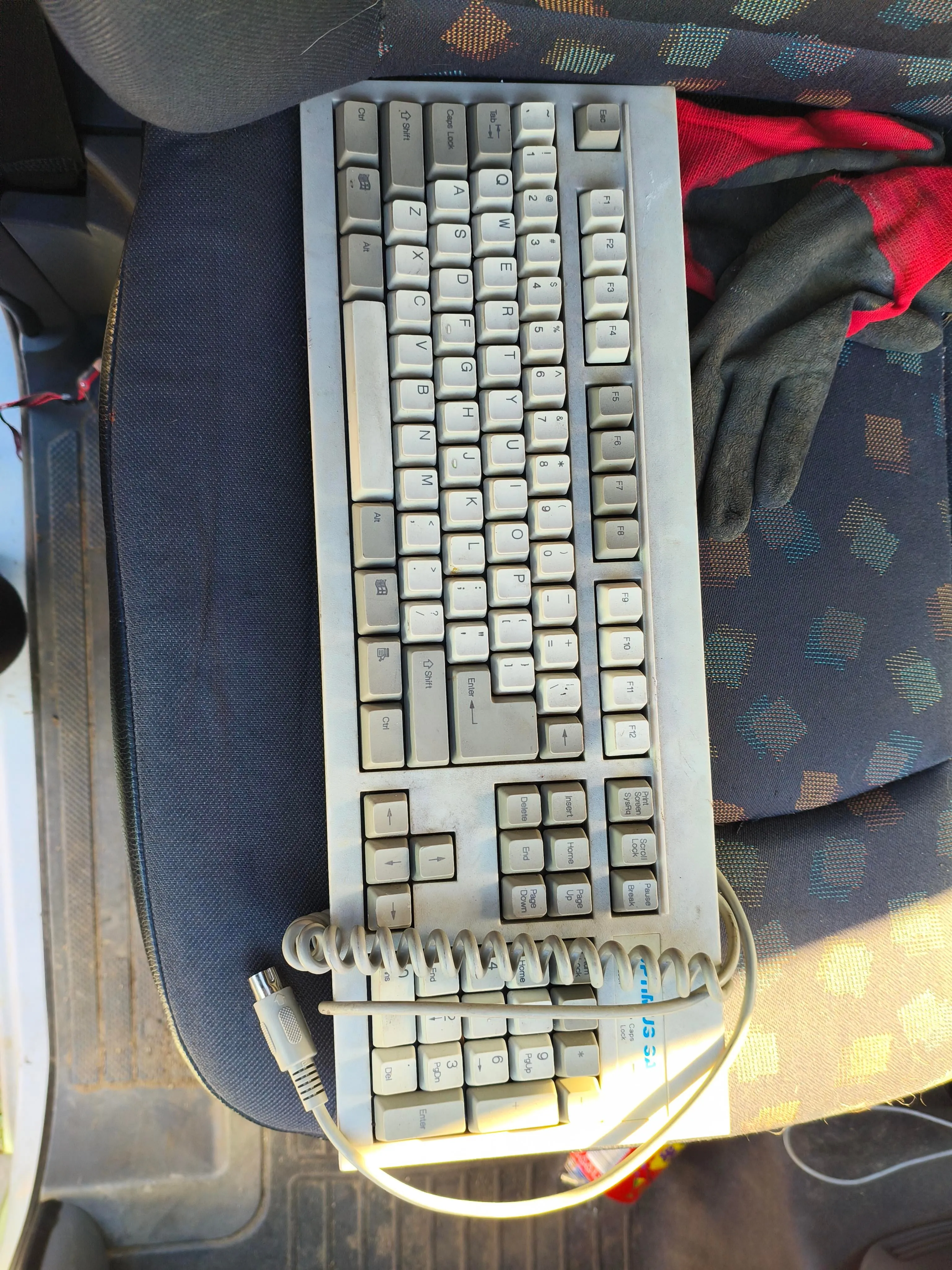 キーボードの背面・詳細