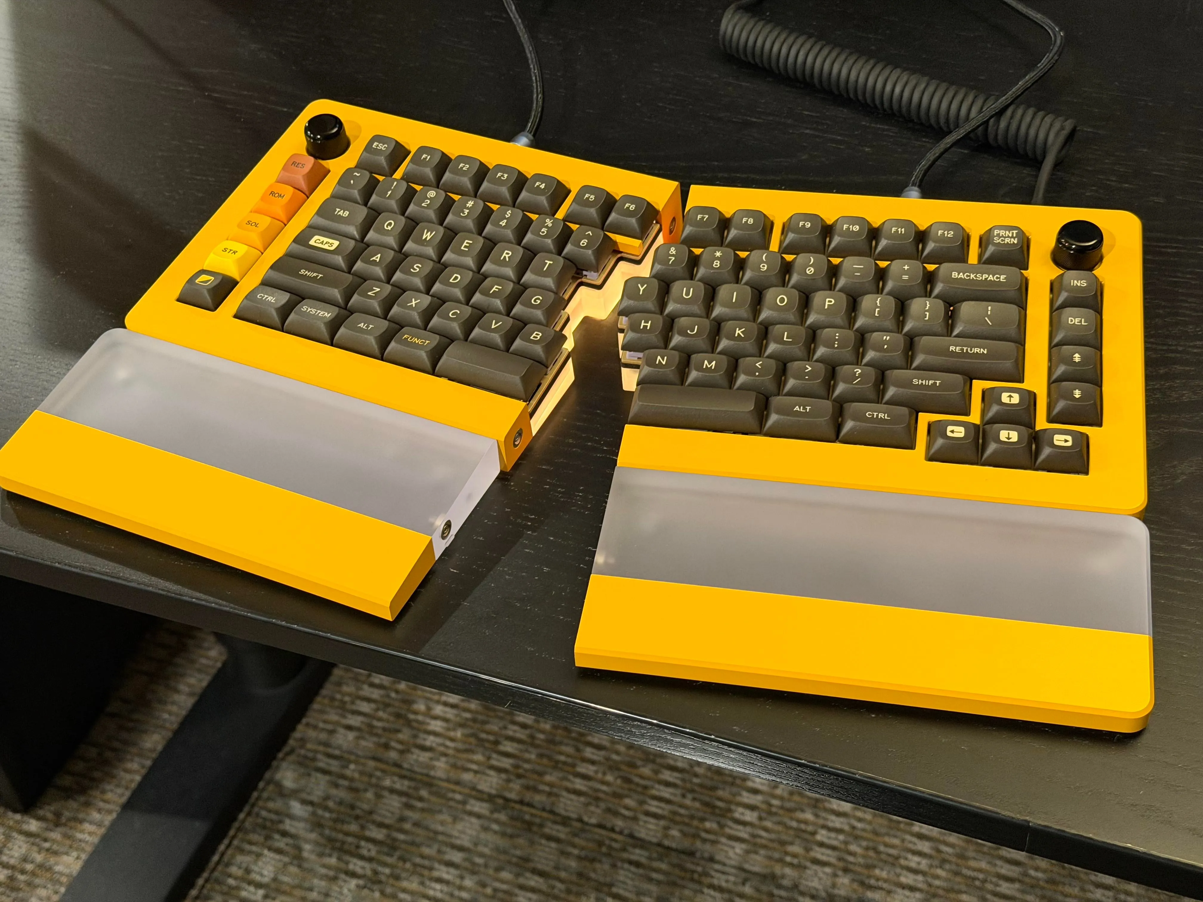 Theseus75 カスタムビルドの外観2