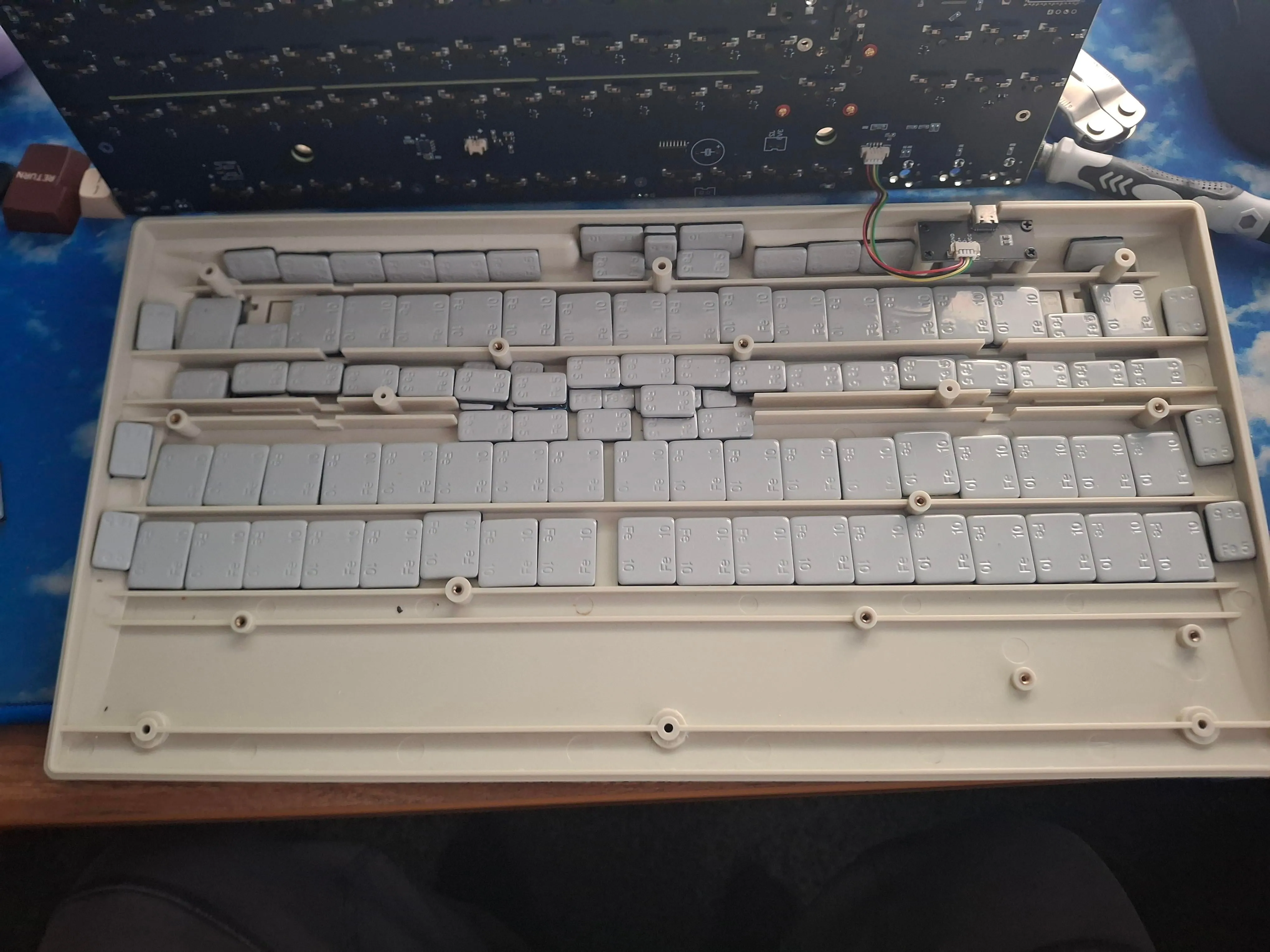 NCR-80の内部に敷き詰められたホイールウェイト