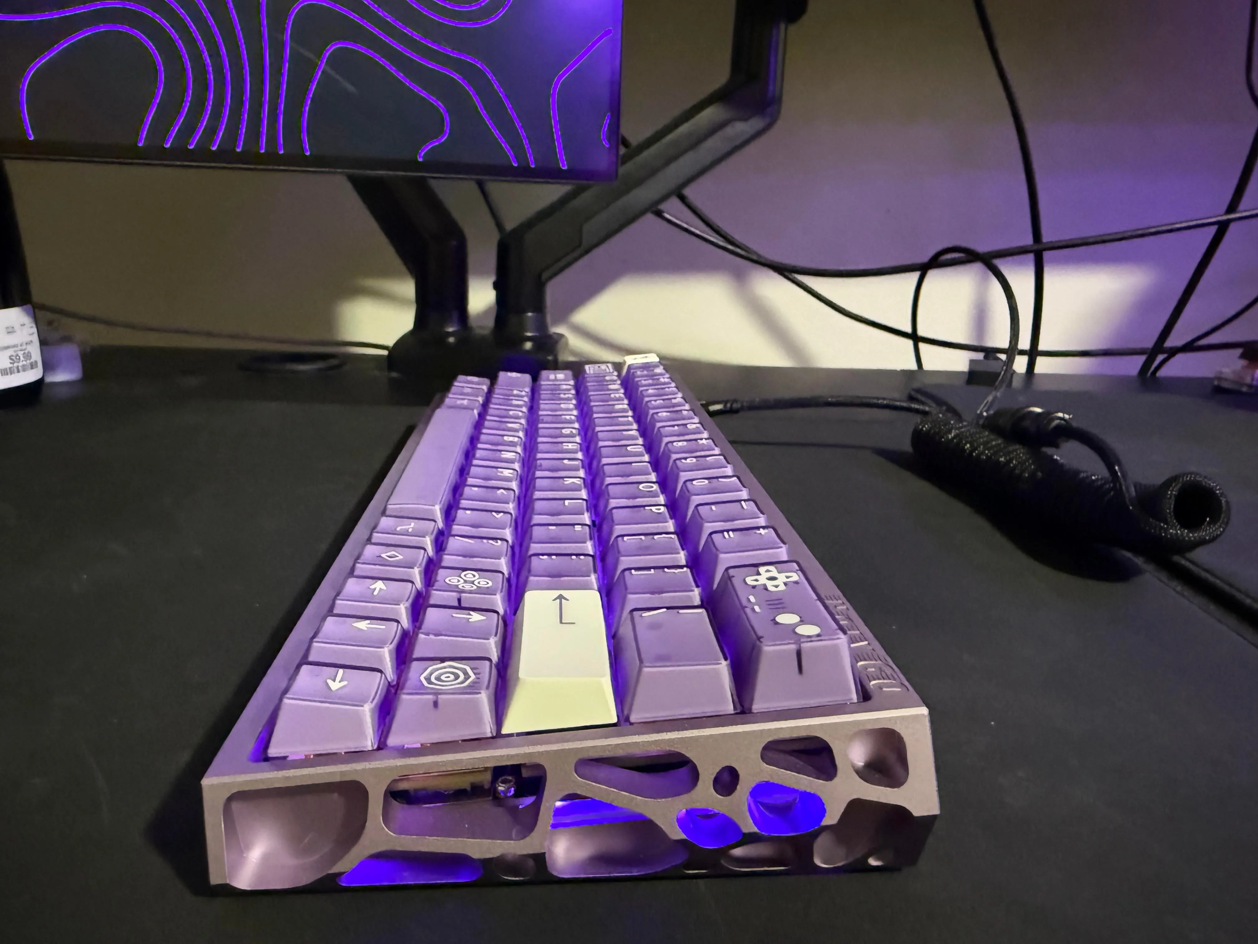 キーボードの背面と質感