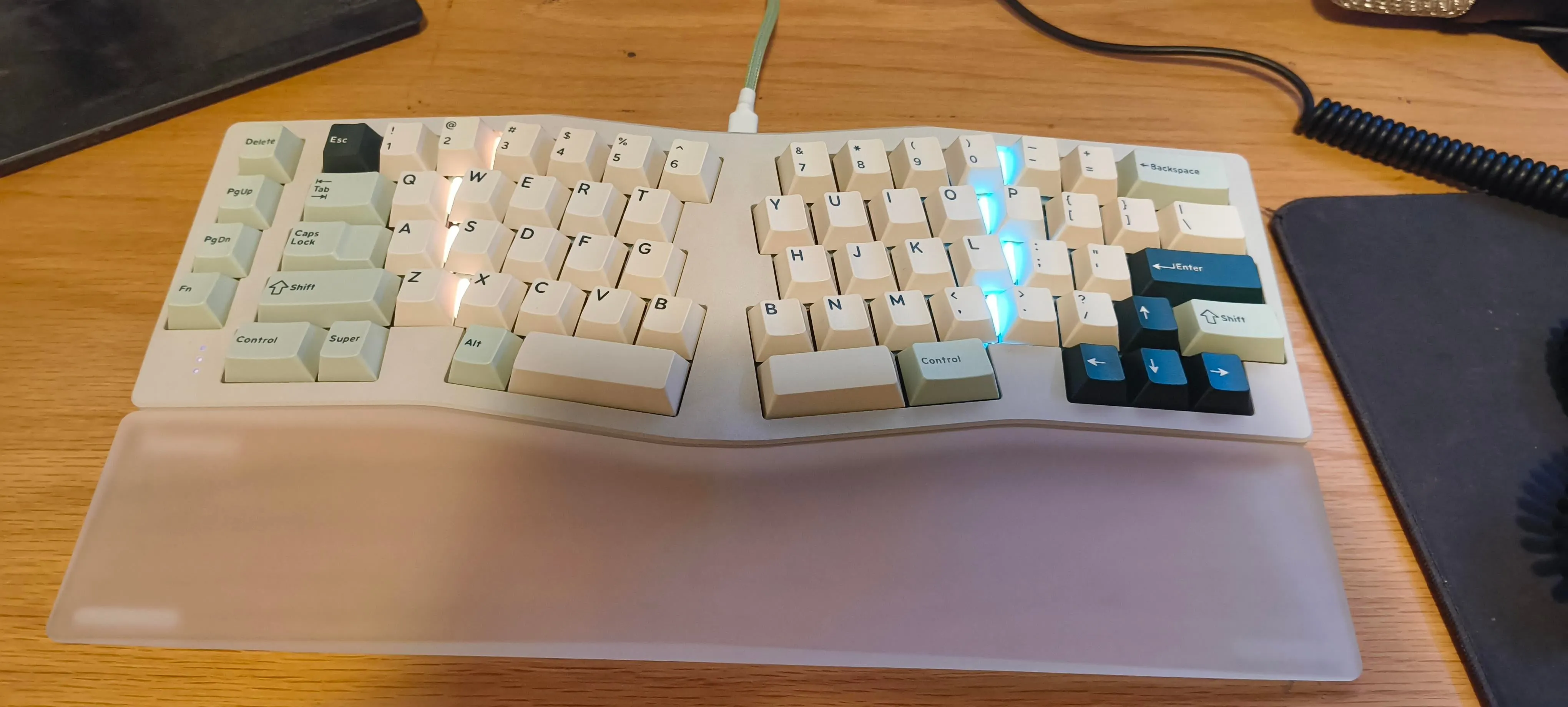 Neo Ergo in retro white + DCX Jasmine