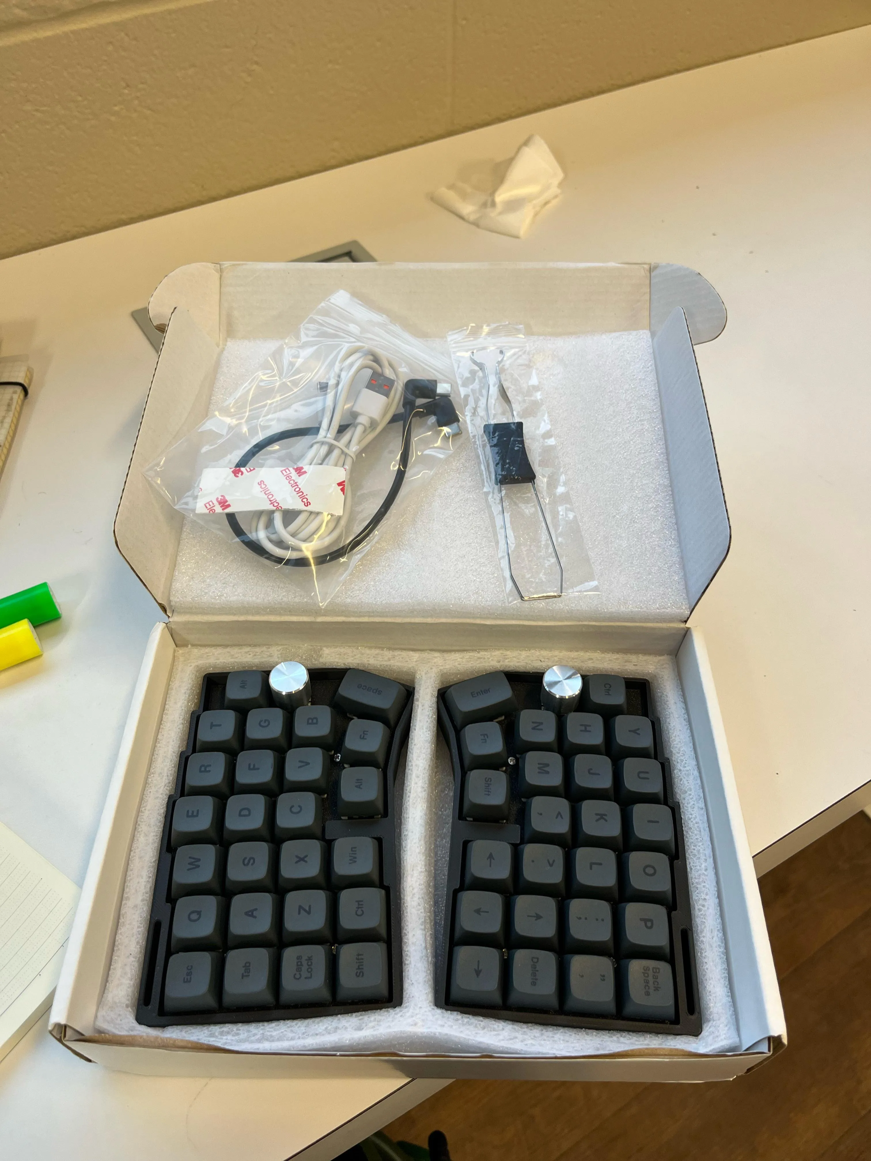 導入されたエルゴノミクスキーボード