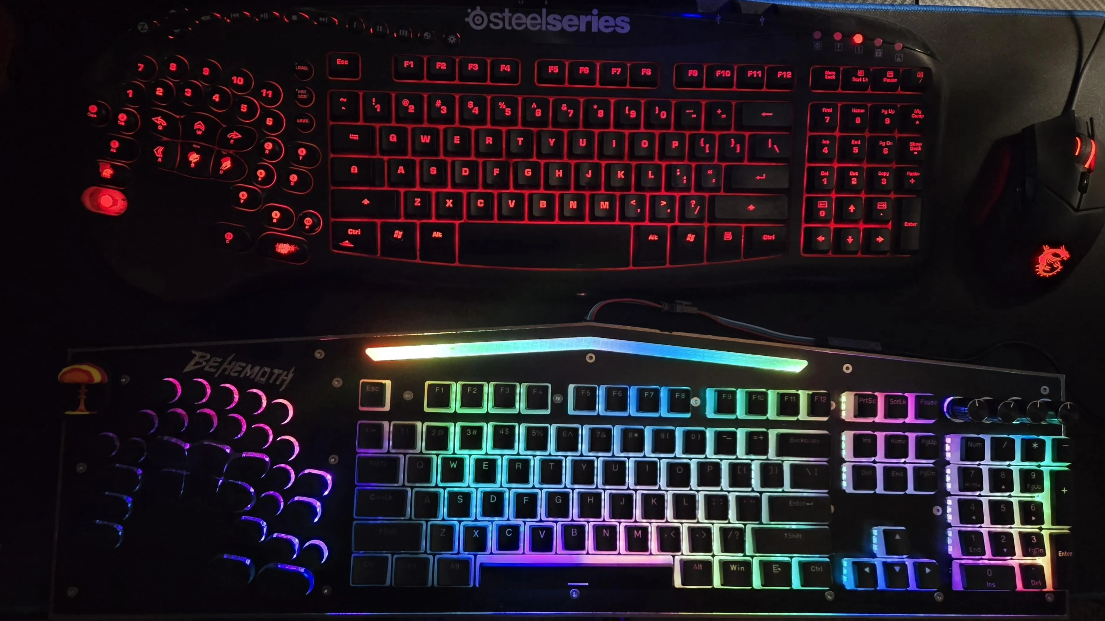 左側に配置された専用ゲームパッド