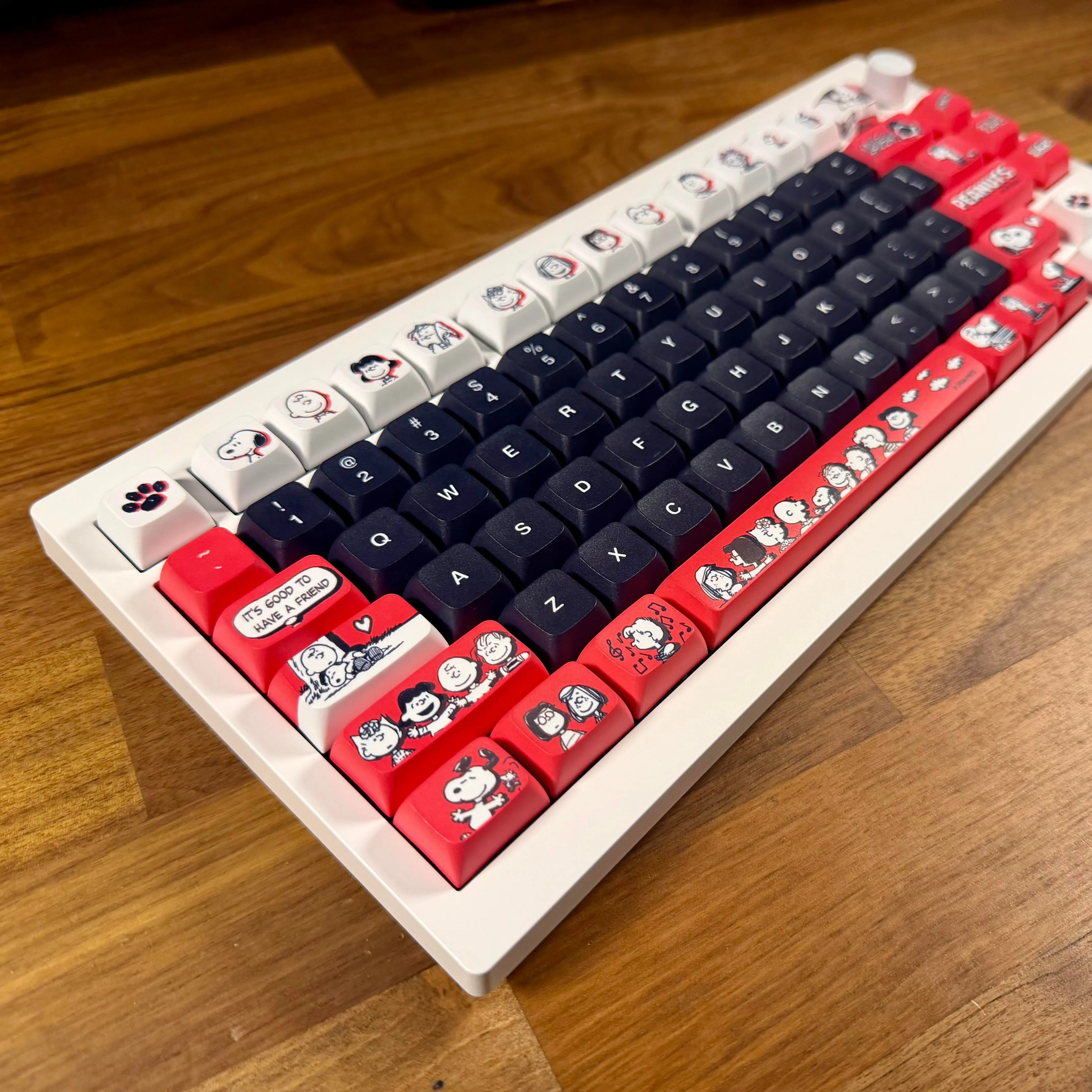 スヌーピーテーマのカスタムキーボード