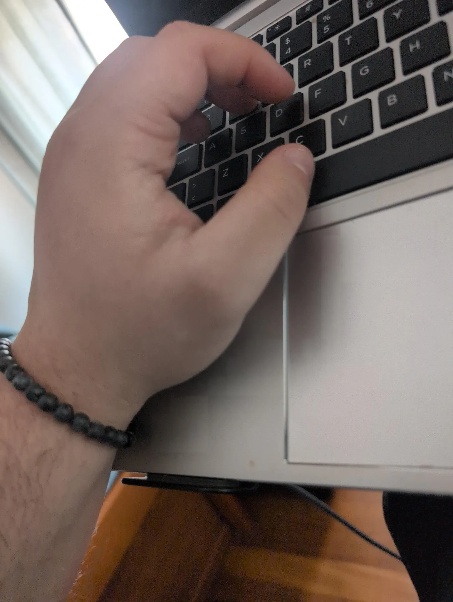 Keychron使用時の手首の様子