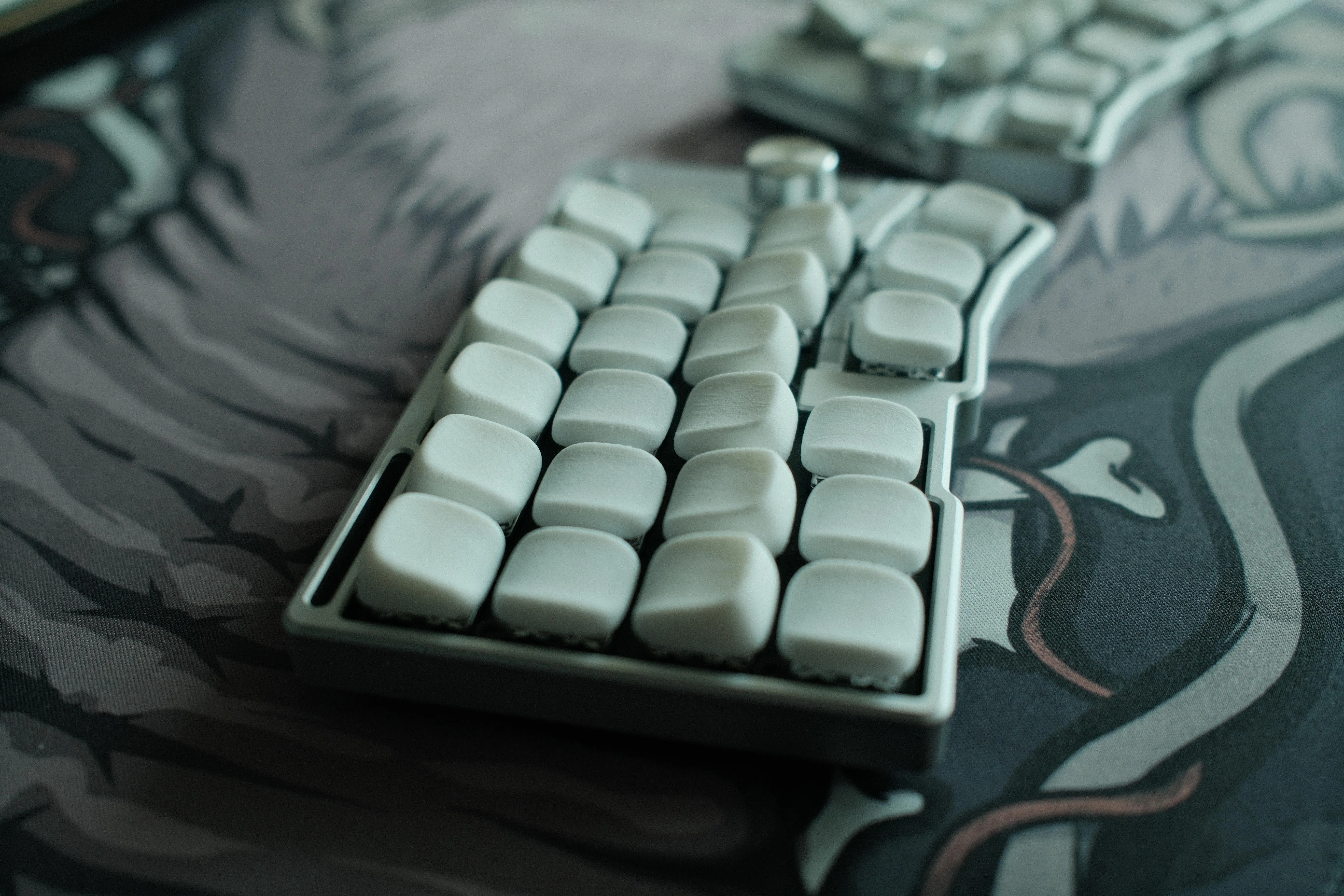 CornixとKLP laméキーキャップのビルド事例1