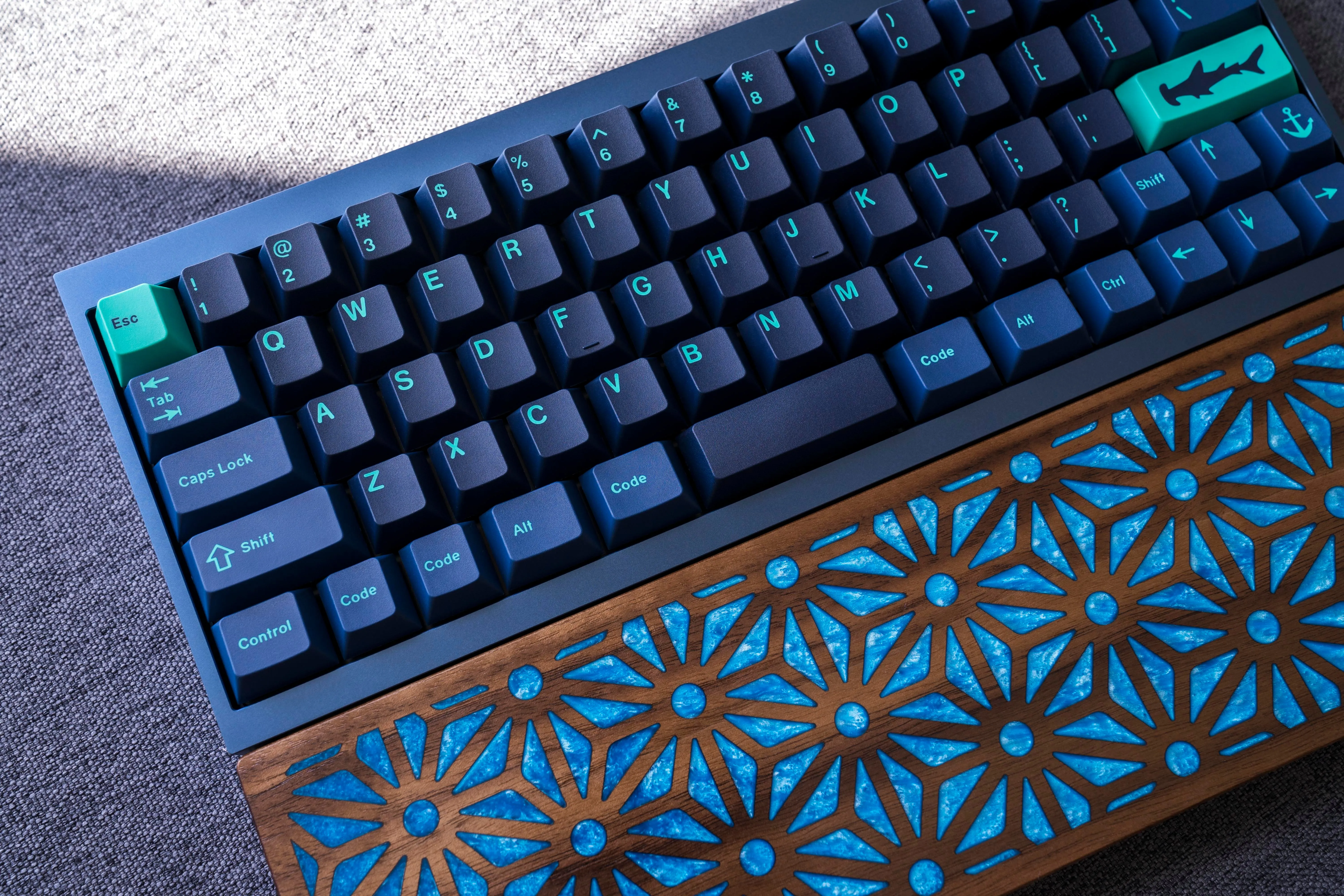 キーボードのディテールとデスクセットアップ