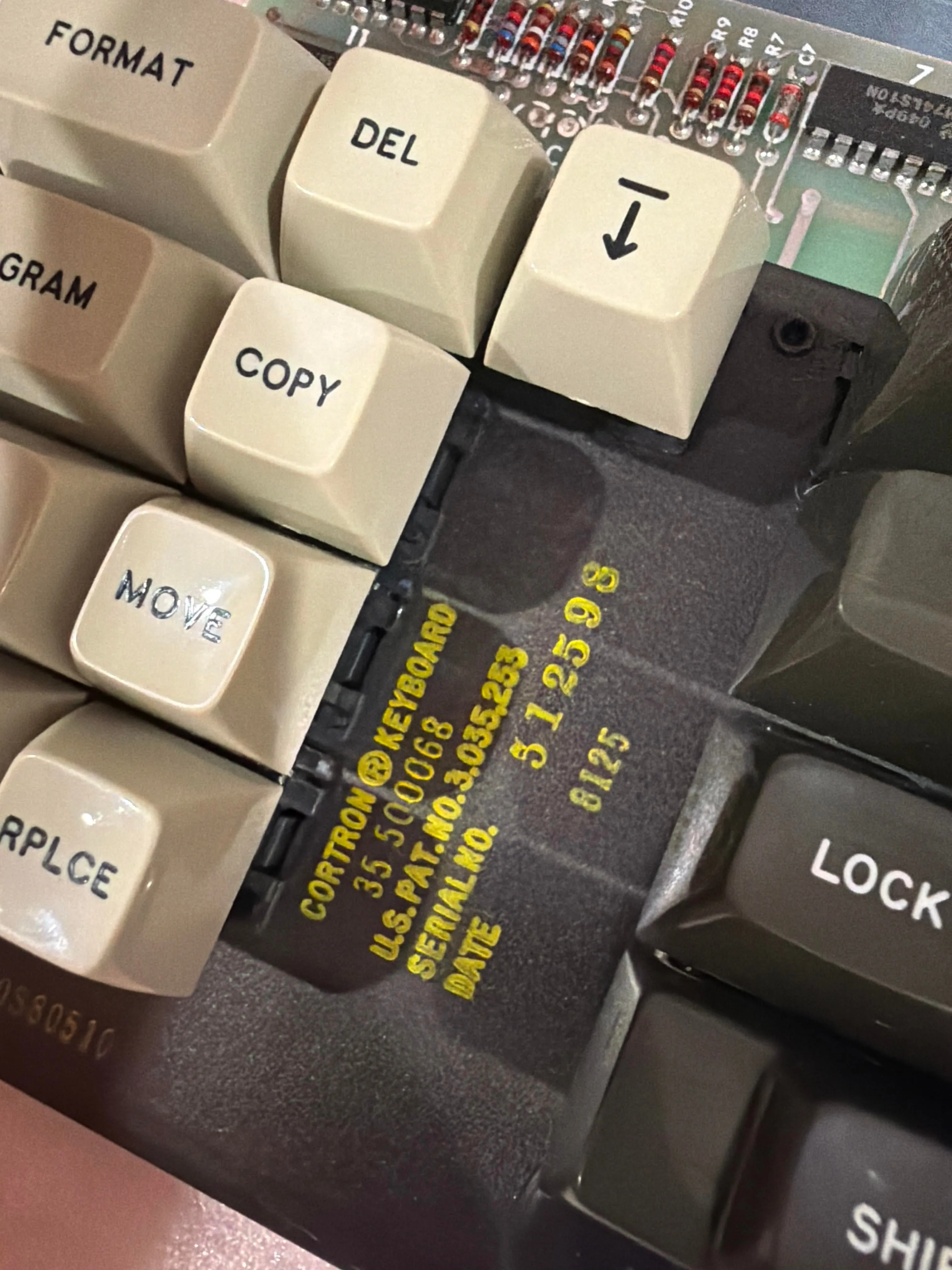 Cortron製ビンテージキーボードの外観