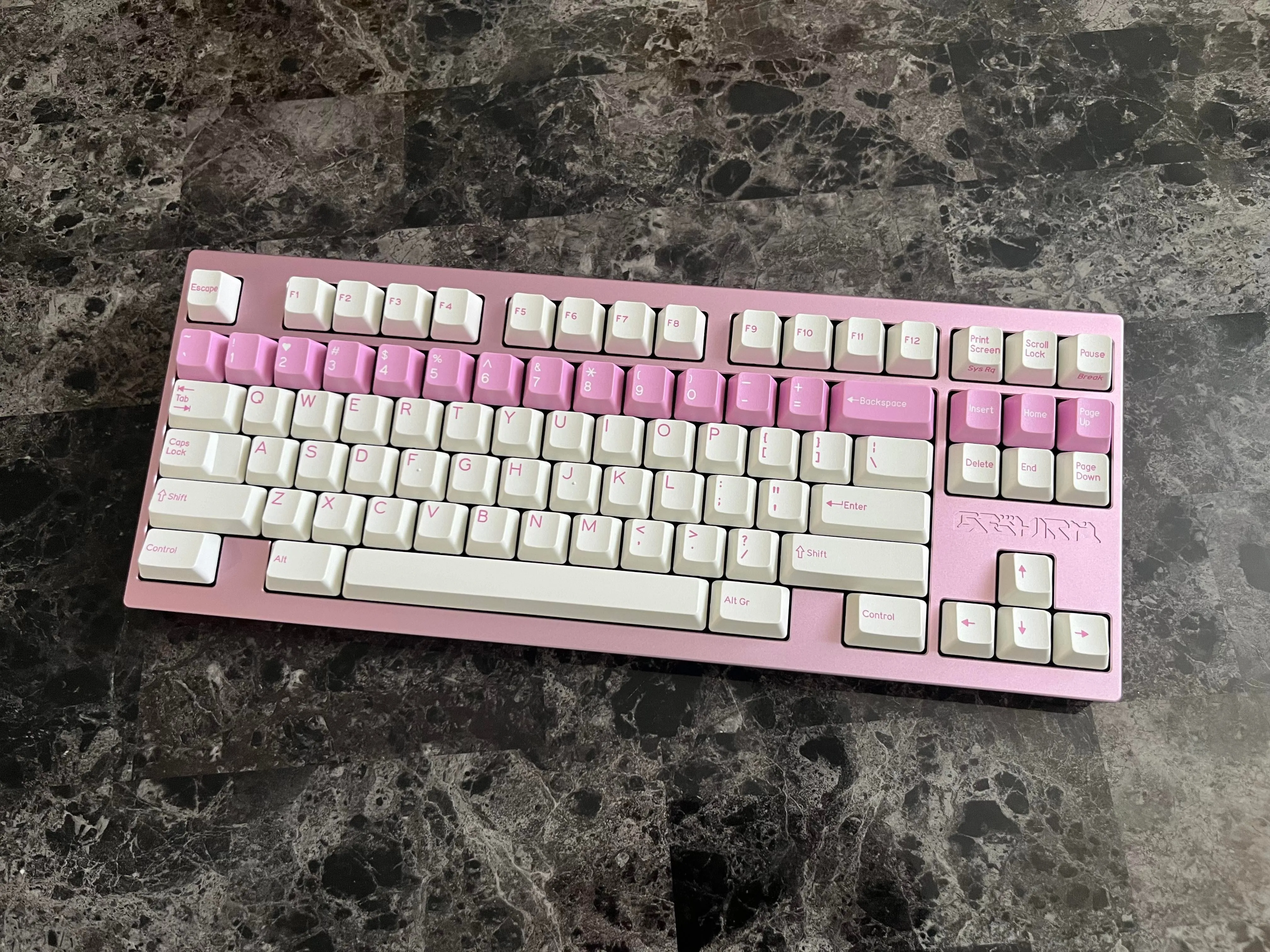 GehirnとDCS Pink Alertのクローズアップ画像