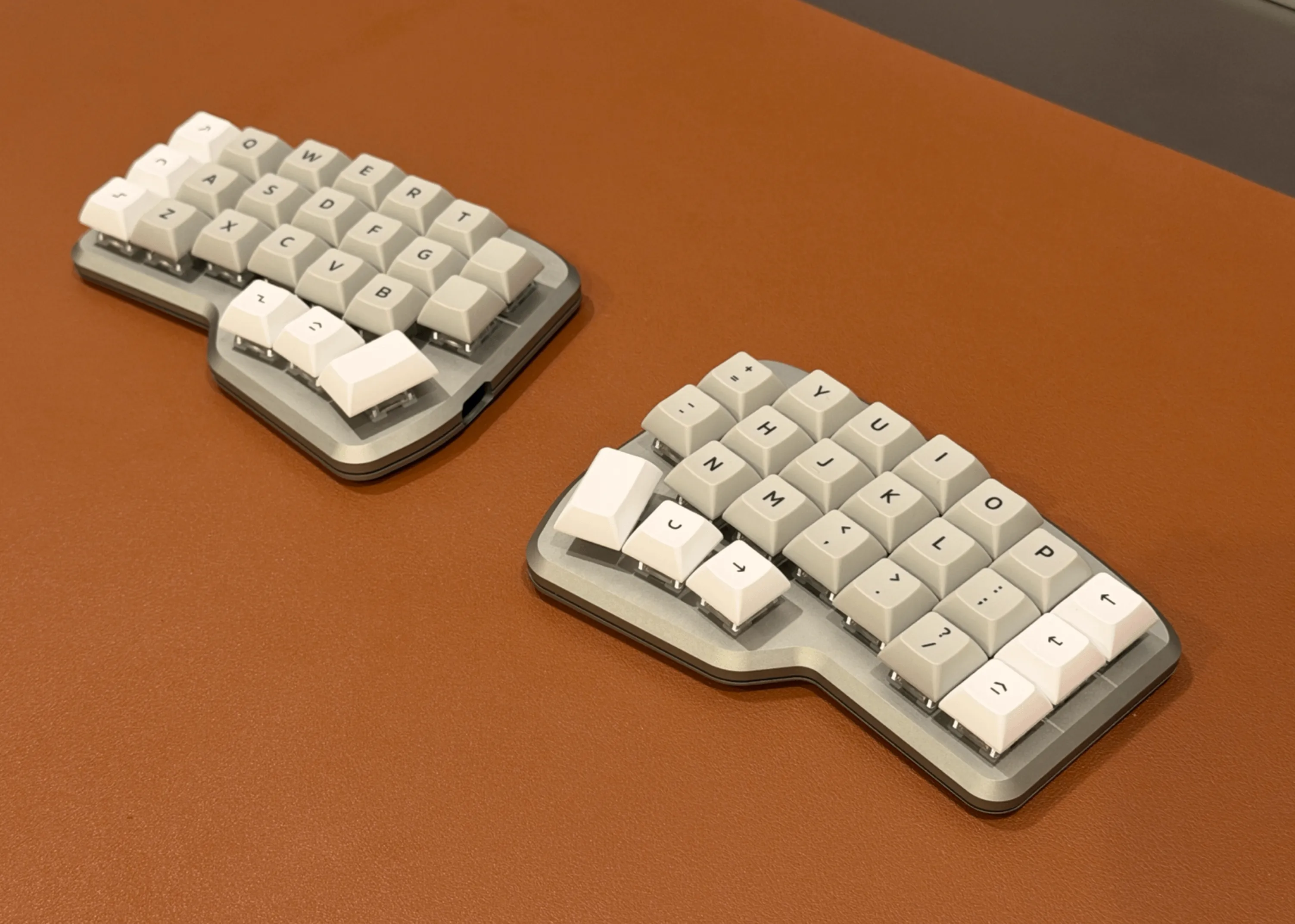 アルミ製Corne 4.1と新調されたDSAキーキャップ