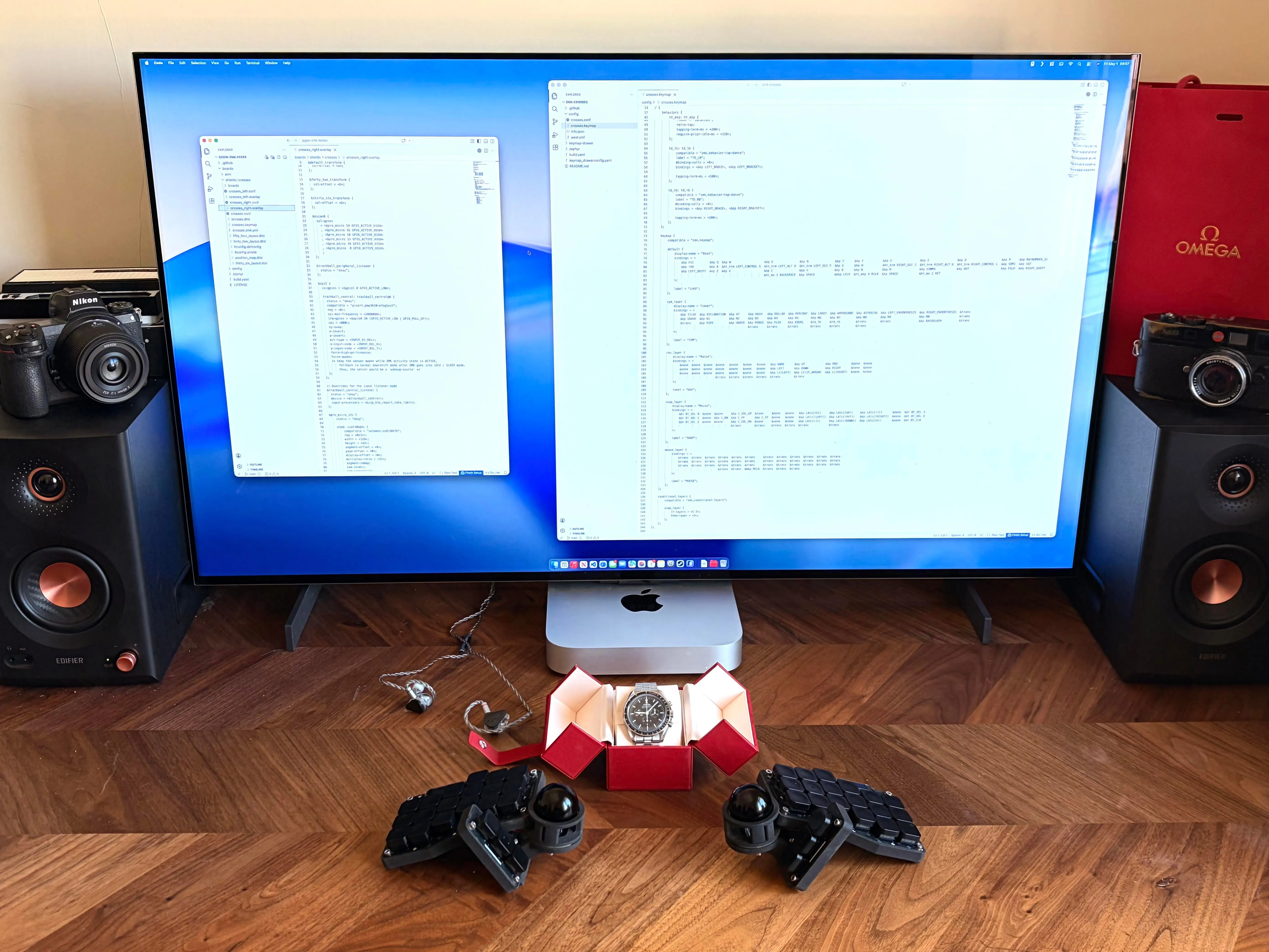 Crossesキーボードと時計を組み合わせたセットアップ