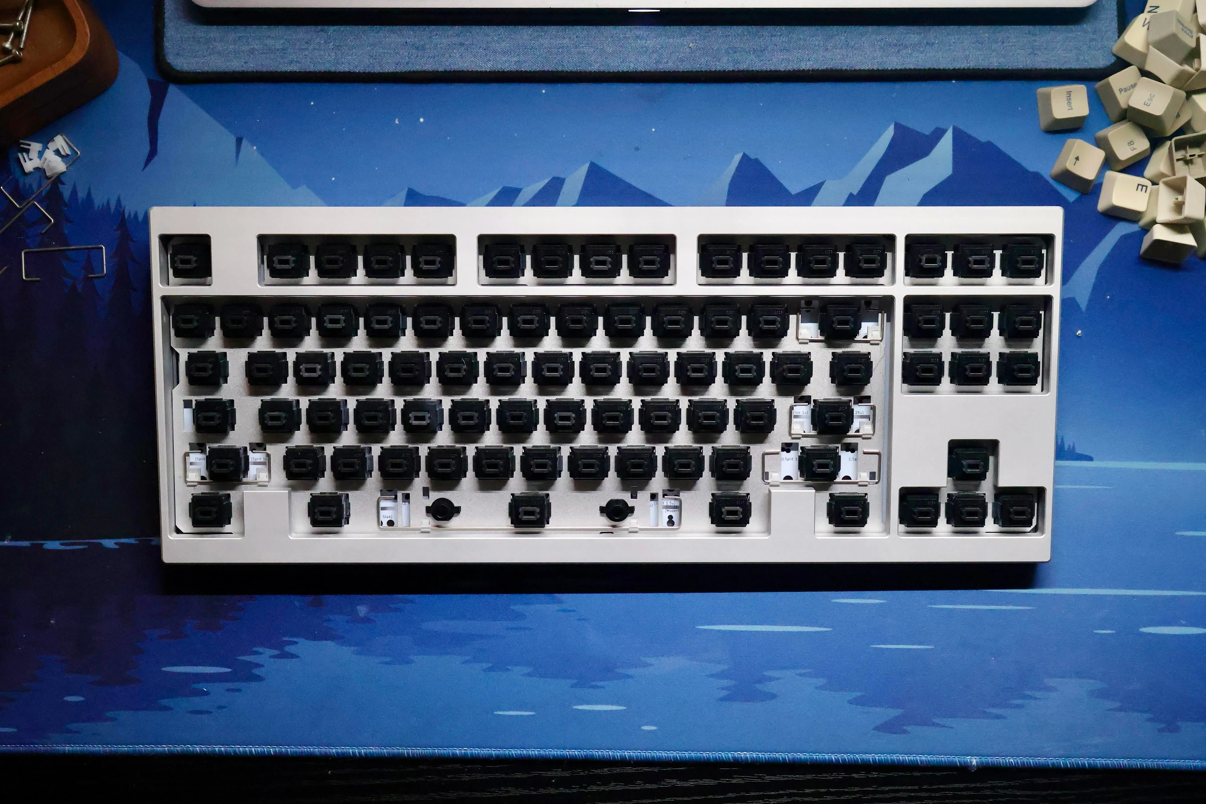 スイッチの搭載されたPCB周辺の様子