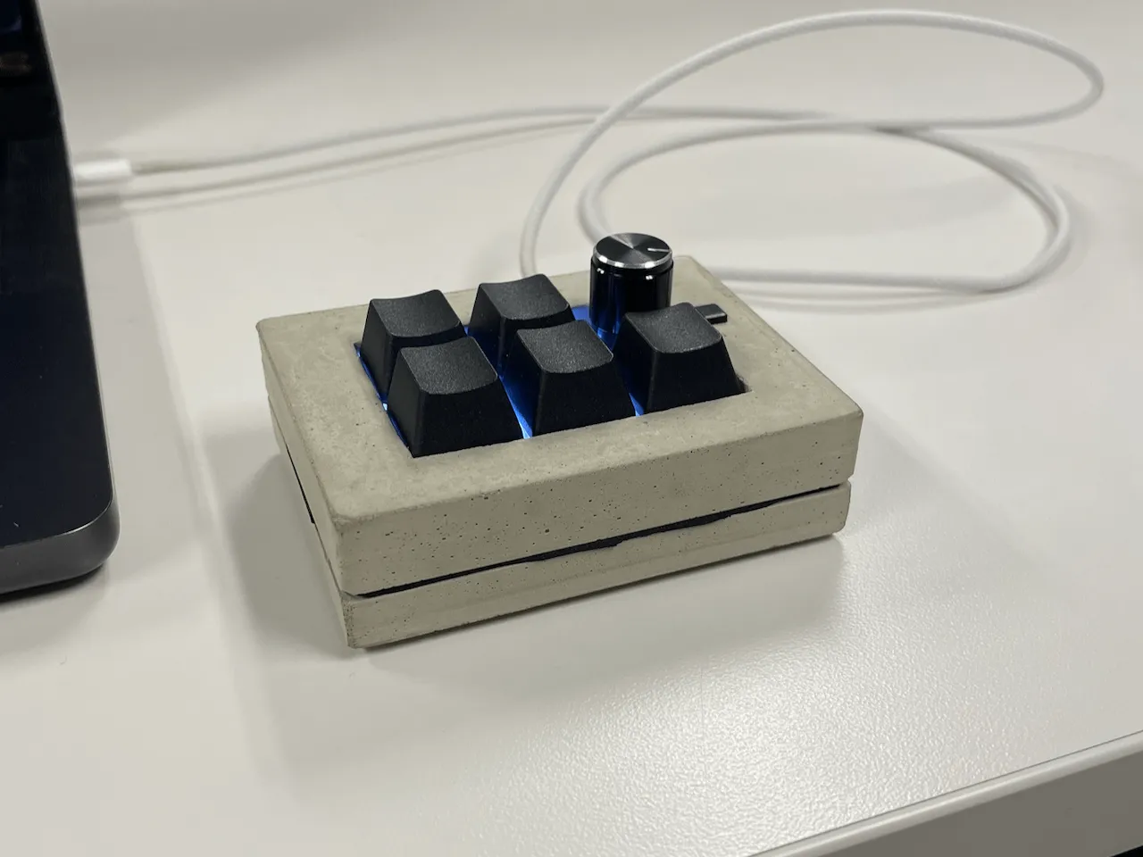 コンクリート製マクロパッドの全景